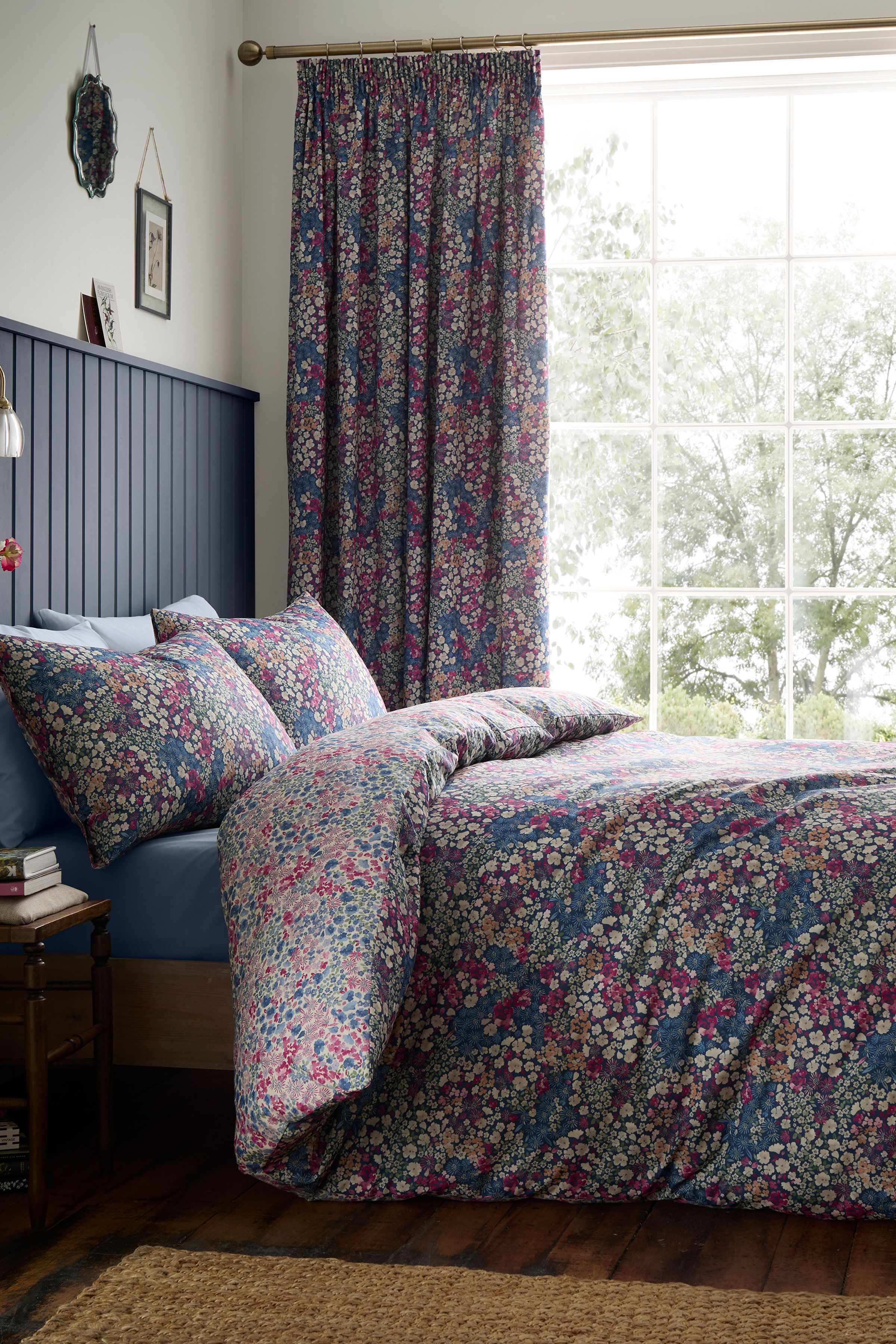 Dreams & Drapes 'Bessie' Ditsy Floral Reversible Duvet Cover Set in Navy