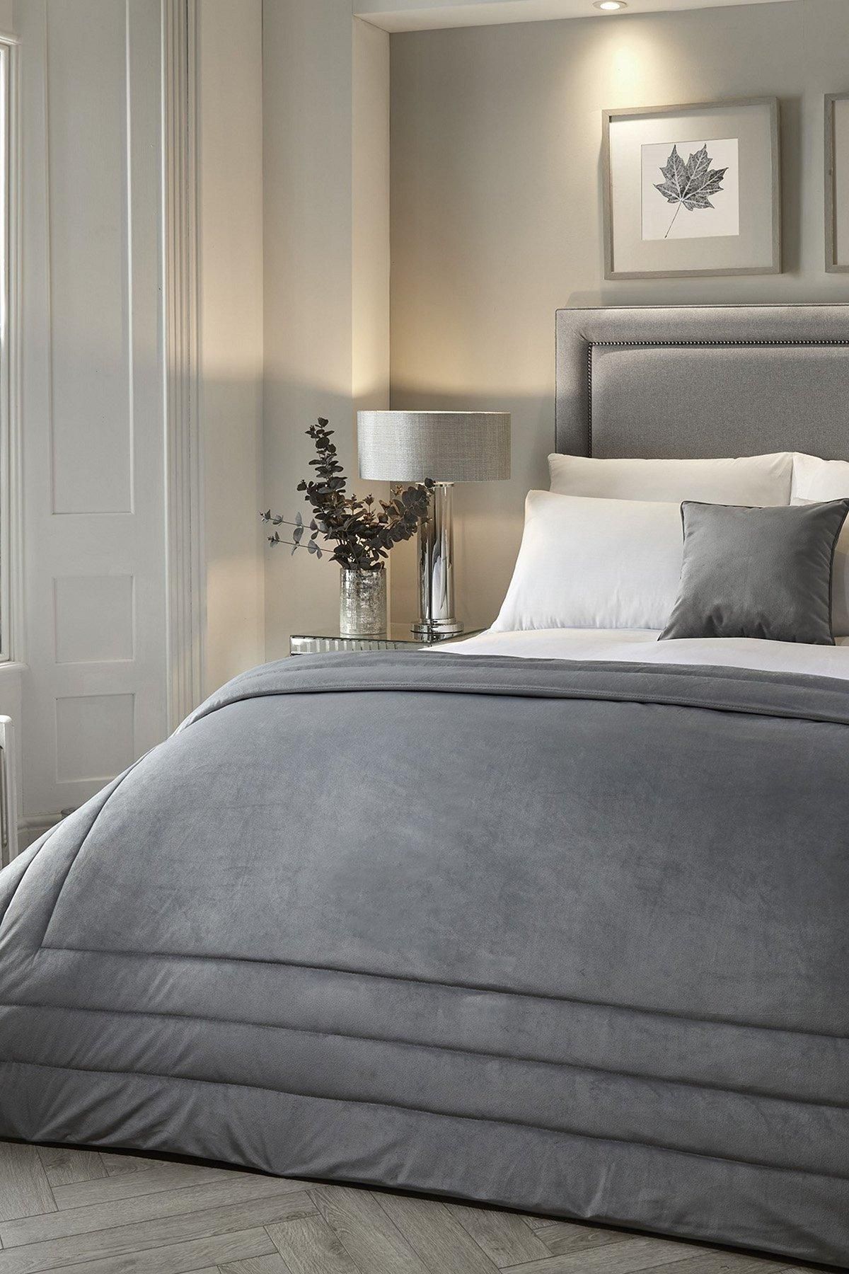 Soiree 'Melanie' Glamorous Velvet Warm Bedspread Throw in Dark Grey