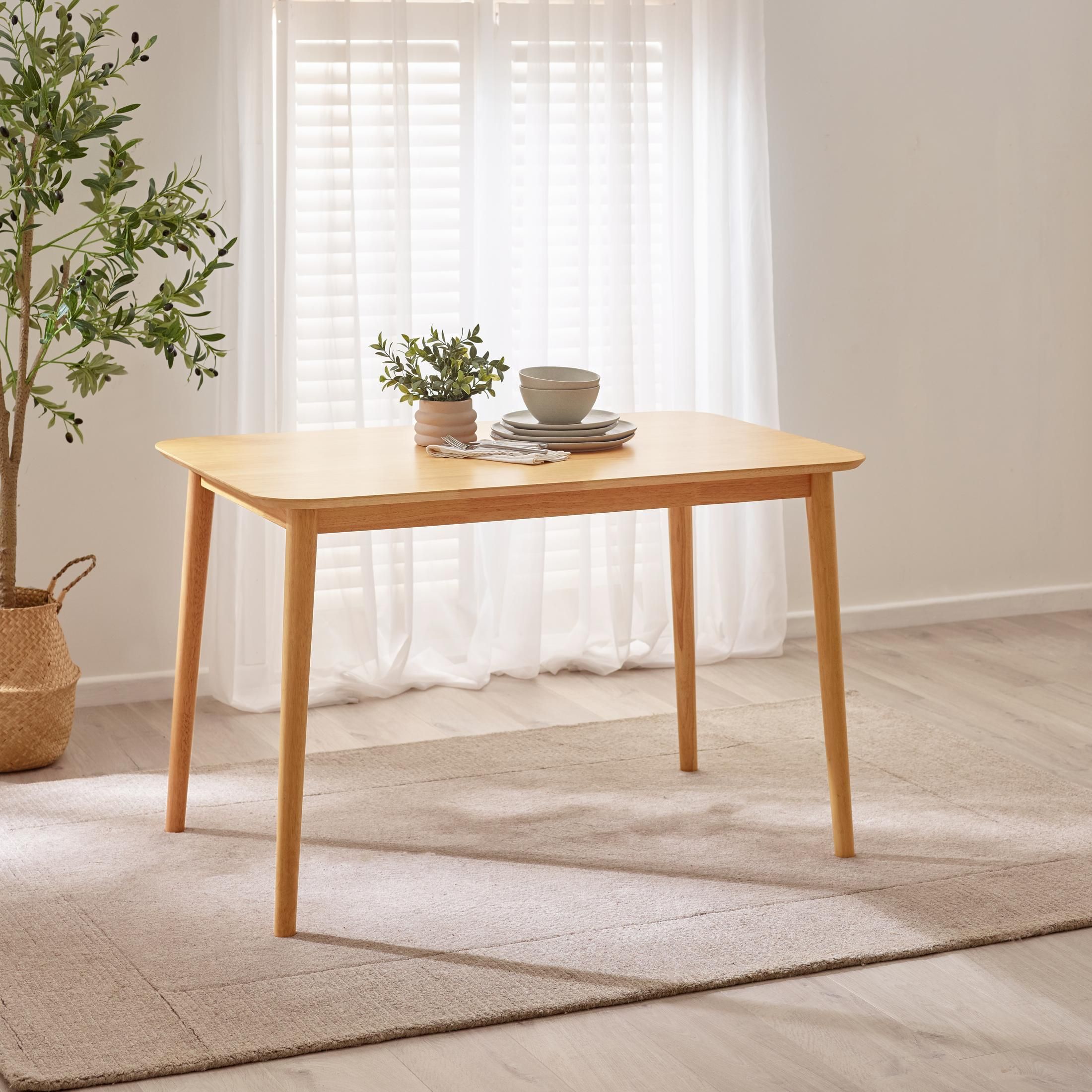 FurnitureboxUK Lynton 4 Seat Rustic Solid Wood Farmhouse Dining Table in Light Oak