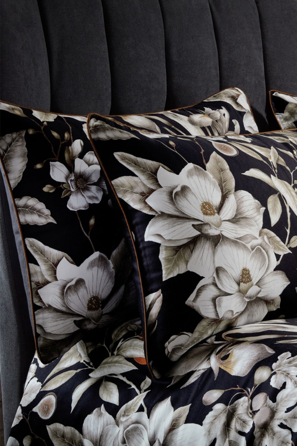 Edinburgh Weavers Lavish 200TC Floral Premium Cotton Sateen Piped Pair of Pillowcases in Black