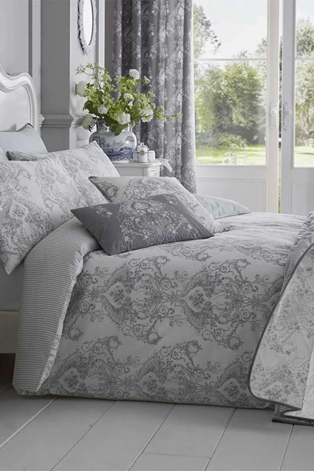 Homescapes French Toile Patterned Duvet Cover Set in Grey
