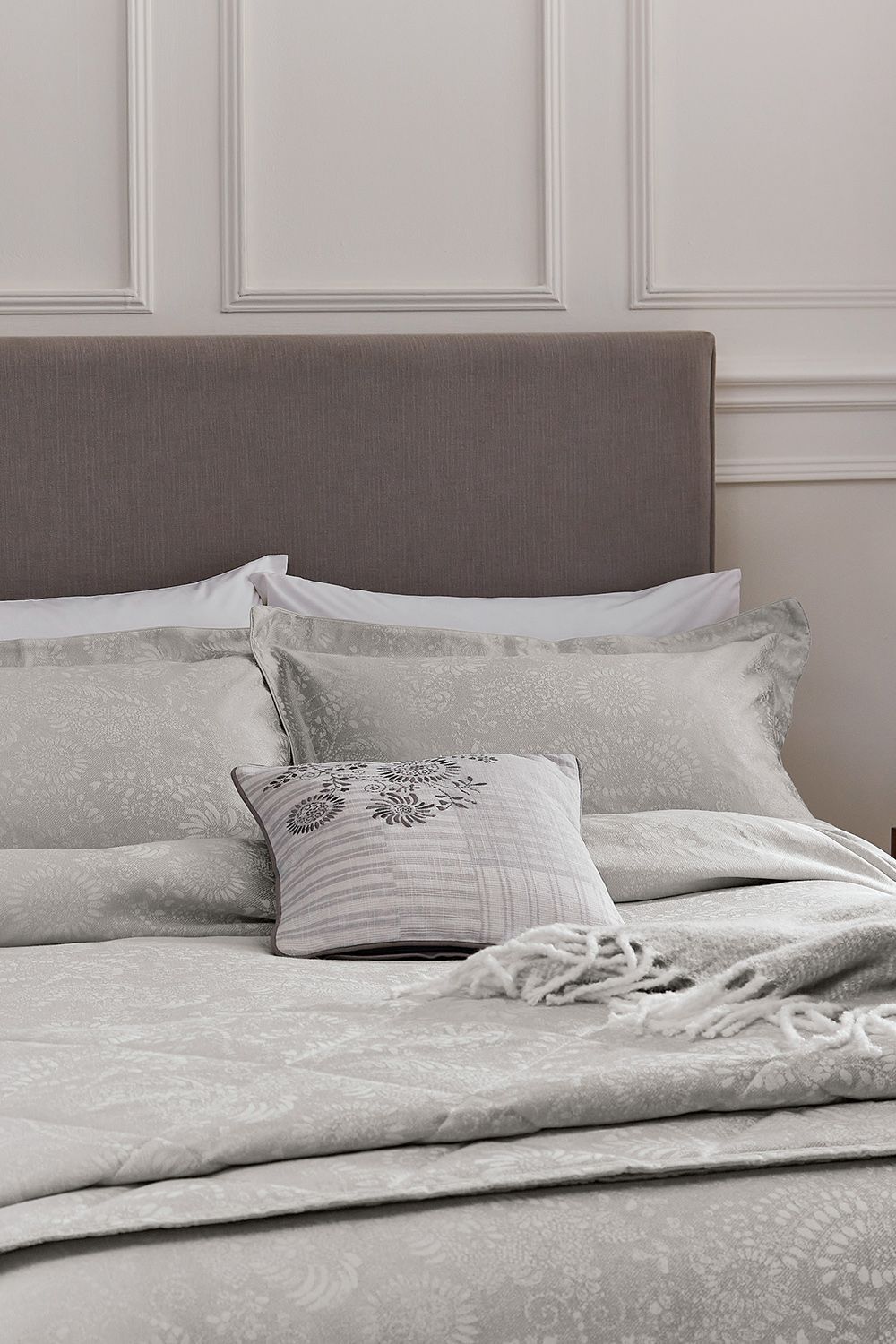 1951 'Kina' Cotton Duvet Cover Set in Silver 2