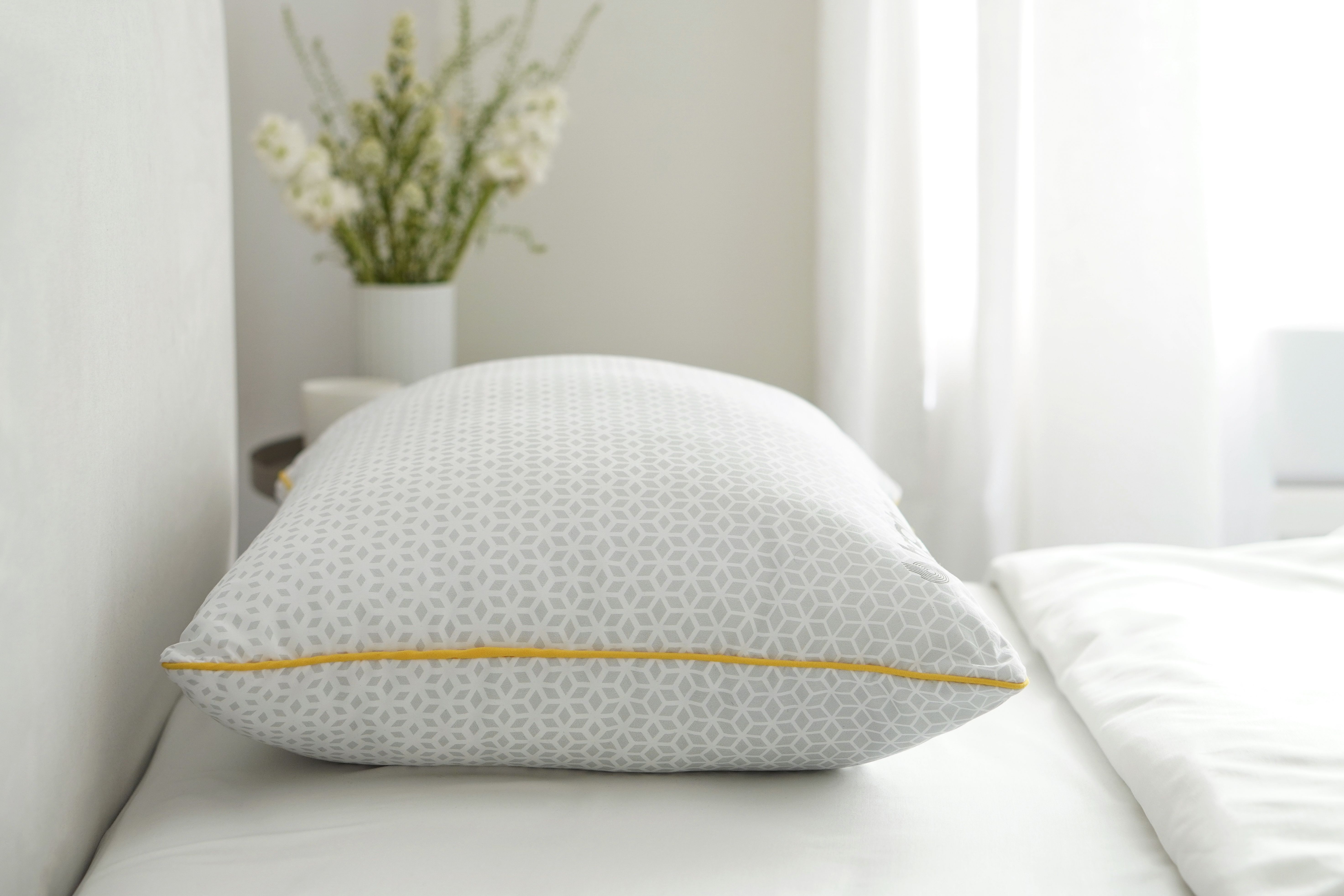 Brightr Sleep Stella Hybrid Best Cooling Neck & Side Sleeper Pillow in Off-White