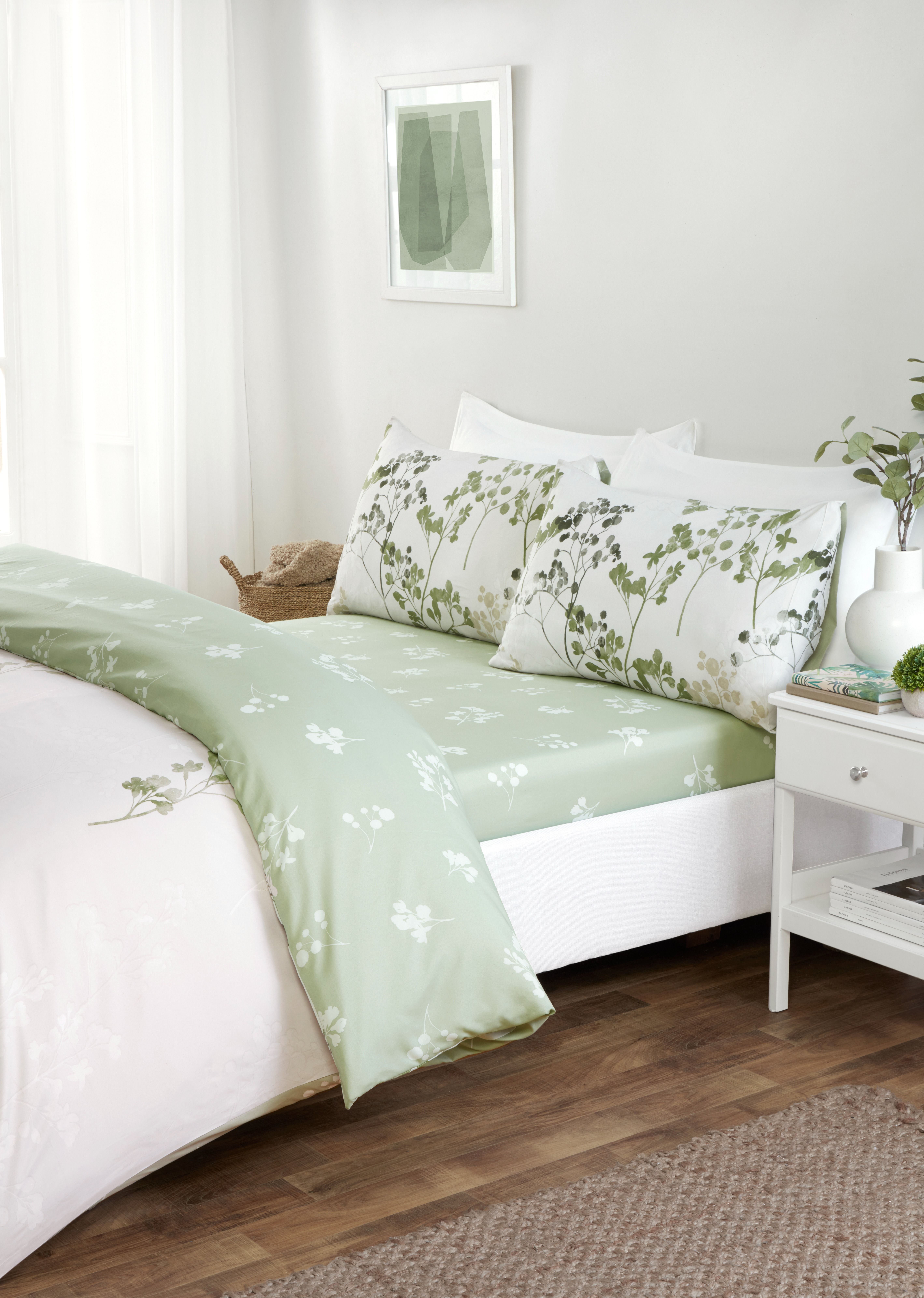 Rapport Home Shadow Floral Microfibre Complete Duvet Cover Set With Pillowcase in Green