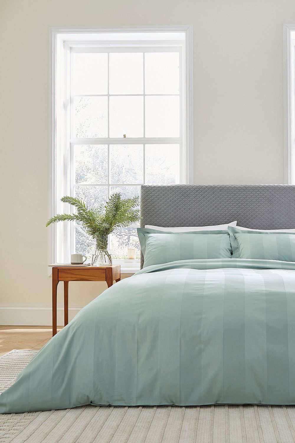 1951 'Serra' Luxury Satin Stripe 250 Thread Count Sateen Duvet Cover Set in Green