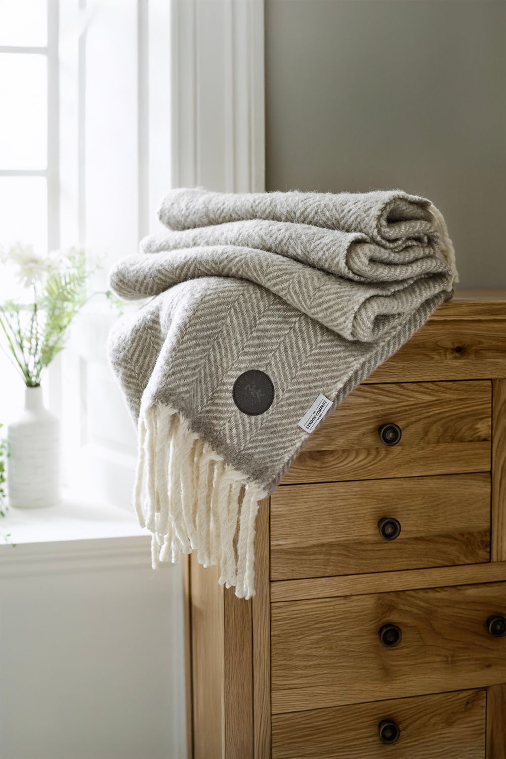 The Lyndon Company Supersoft Moorland 100% Brushed Wool Jacquard Throw in Natural