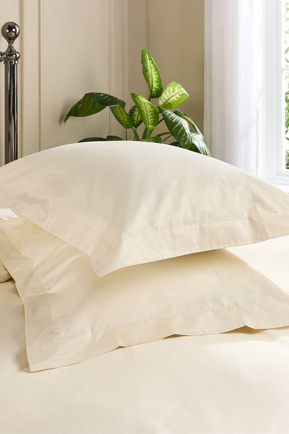 Hotel Pure Luxury 4 Star Oxford Pillowcase - Pair in Cream
