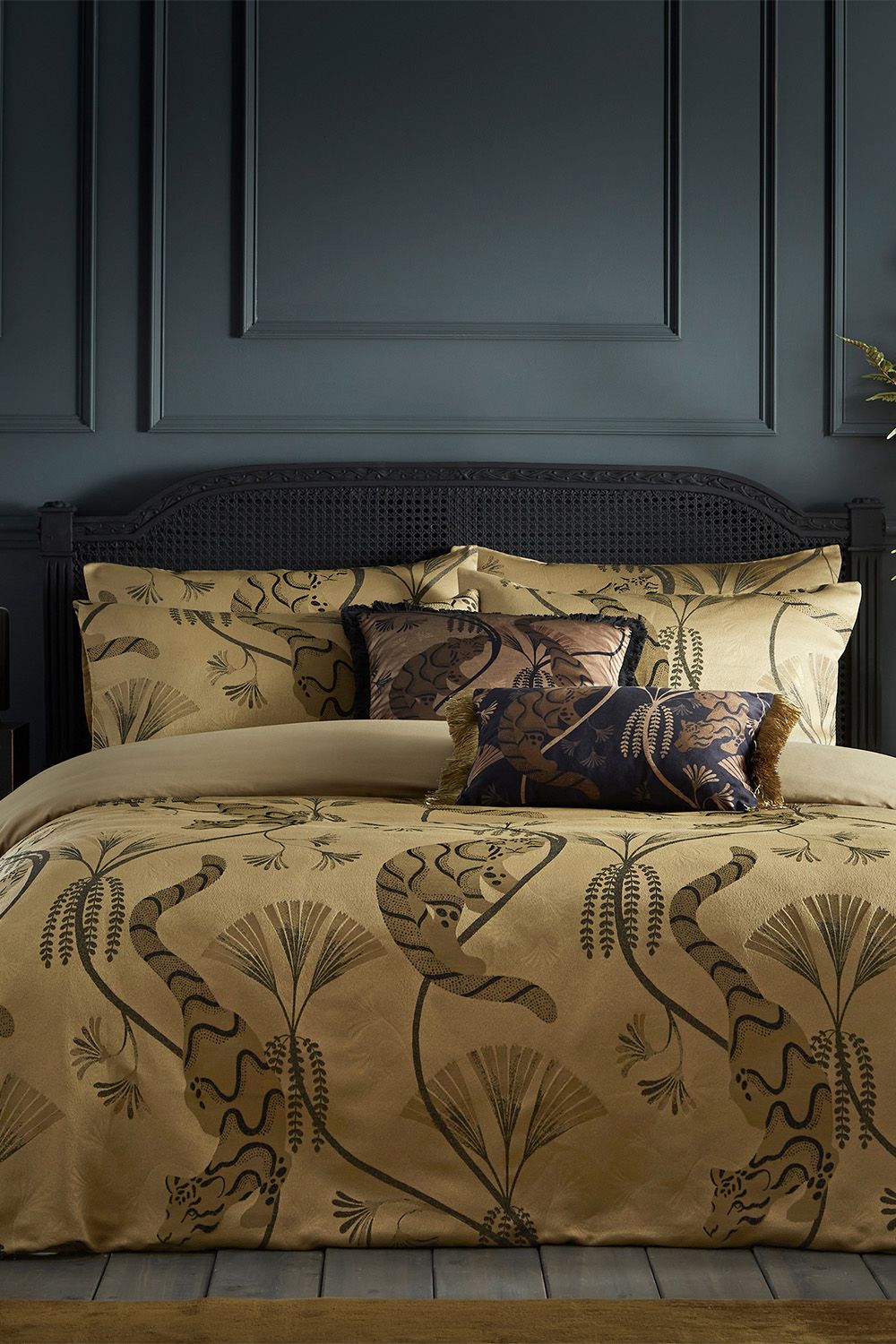 Paoletti Moondusk Exotic Animal Jacquard Duvet Cover Set in Gold