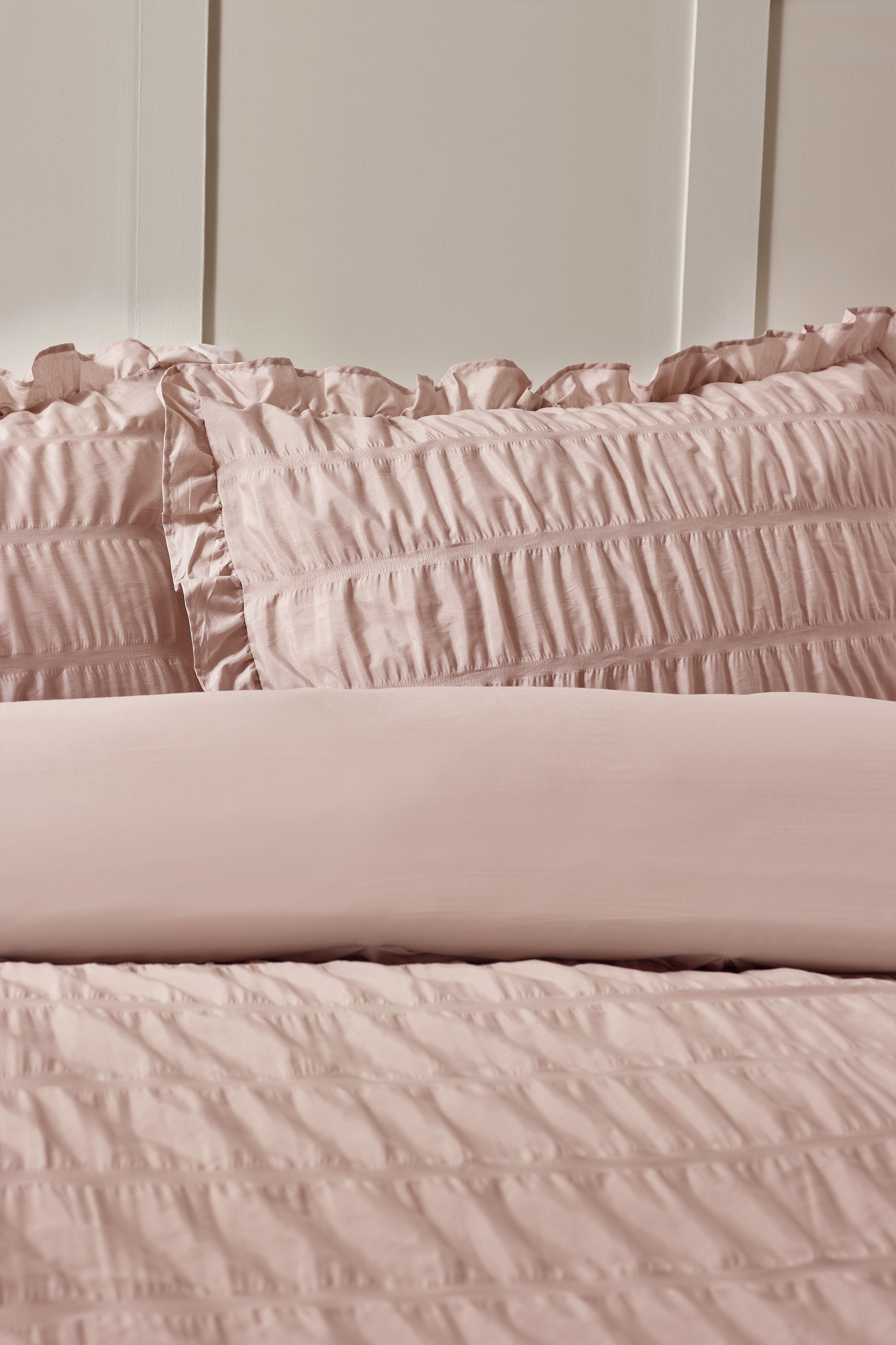 Catherine Lansfield 'Seersucker Frill' Duvet Cover Set in Pink 2