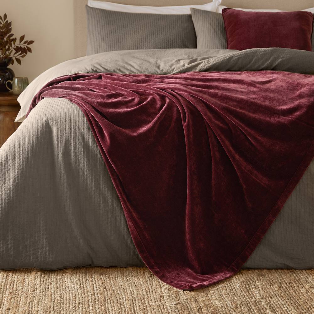 Yard Heavy Chenille Velvet Throw in Wine