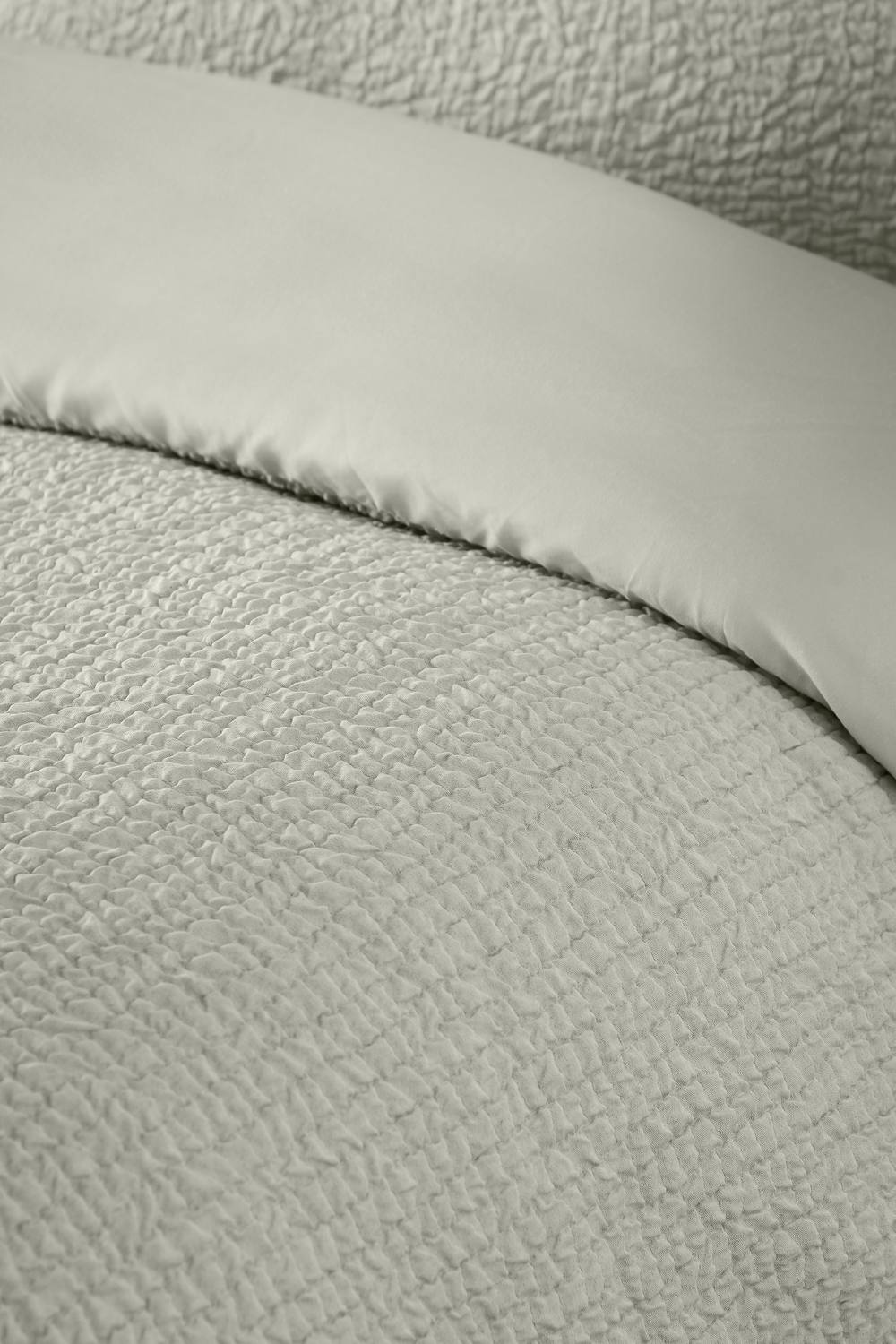 Catherine Lansfield 'Crinkle Seersucker' Duvet Cover Set in Green 3