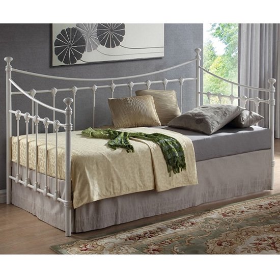 Florida Vintage Style Metal Daybed In Ivory