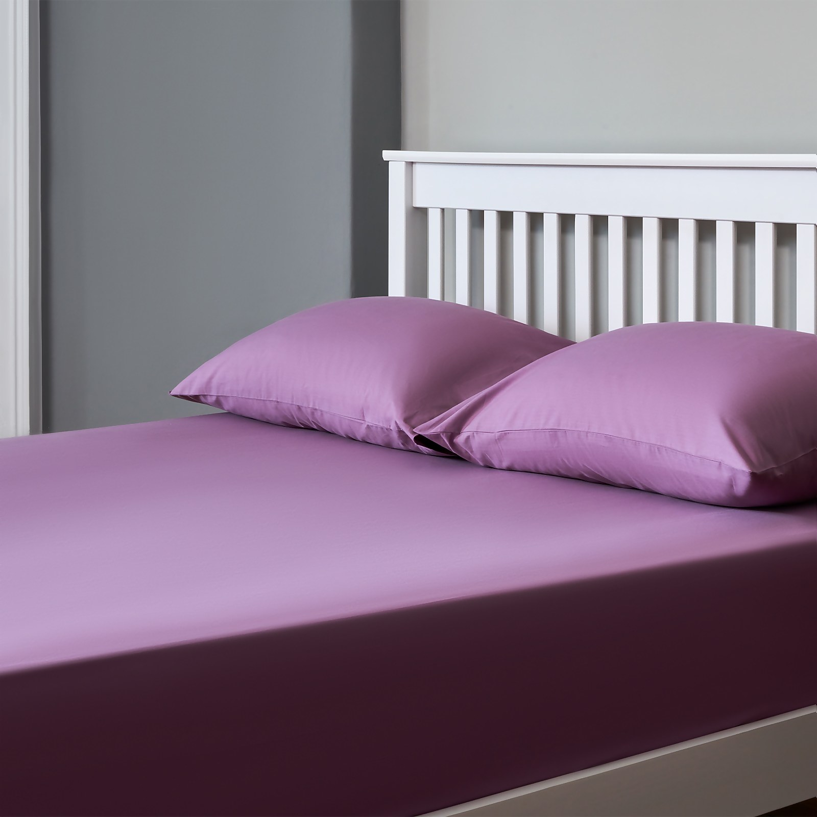 The Willow Manor 100% Cotton Percale King Fitted Sheet - Grape
