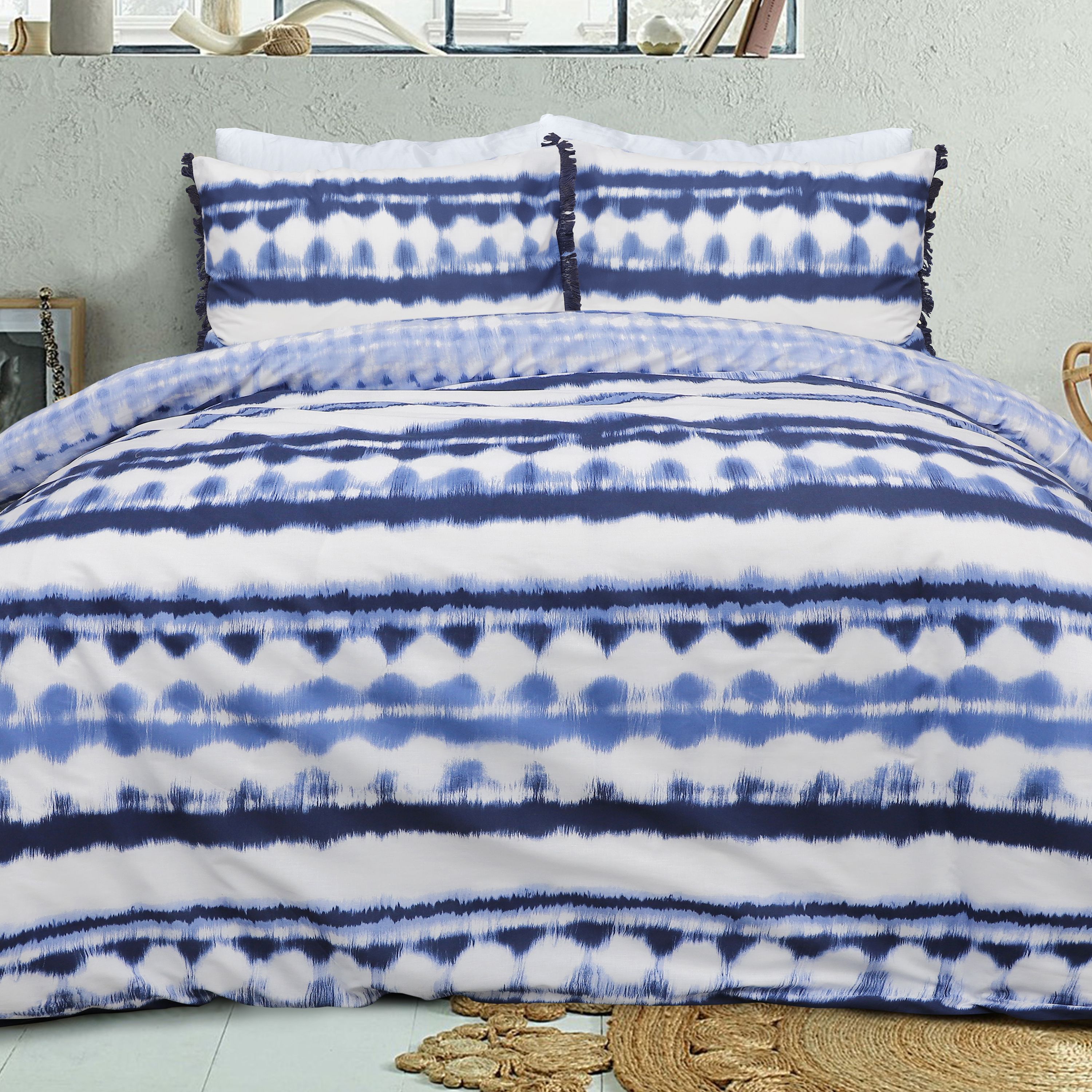 Smart Living Printed Reversible Polycotton Tiedye Tassel Trim Duvet Cover With Pillowcases in Blue