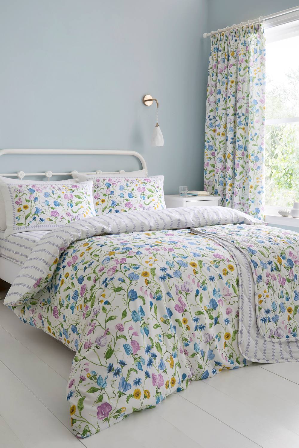 Dreams & Drapes 'Sweetpea Floral' Quilted Bedspread 3