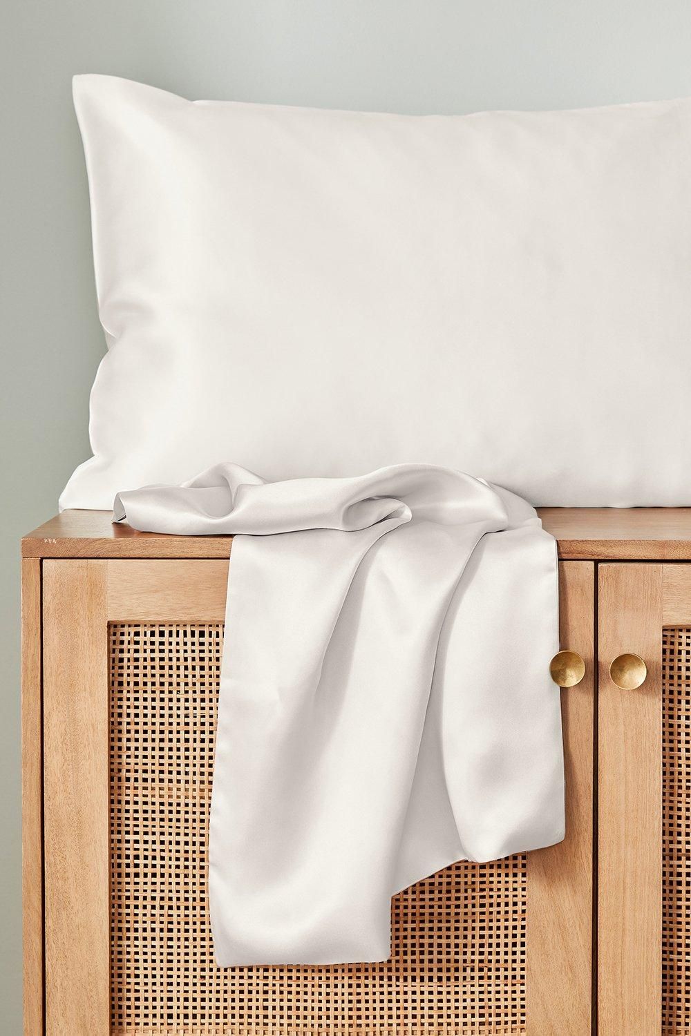 Murmur ' ' Silk Pillowcase in Ivory