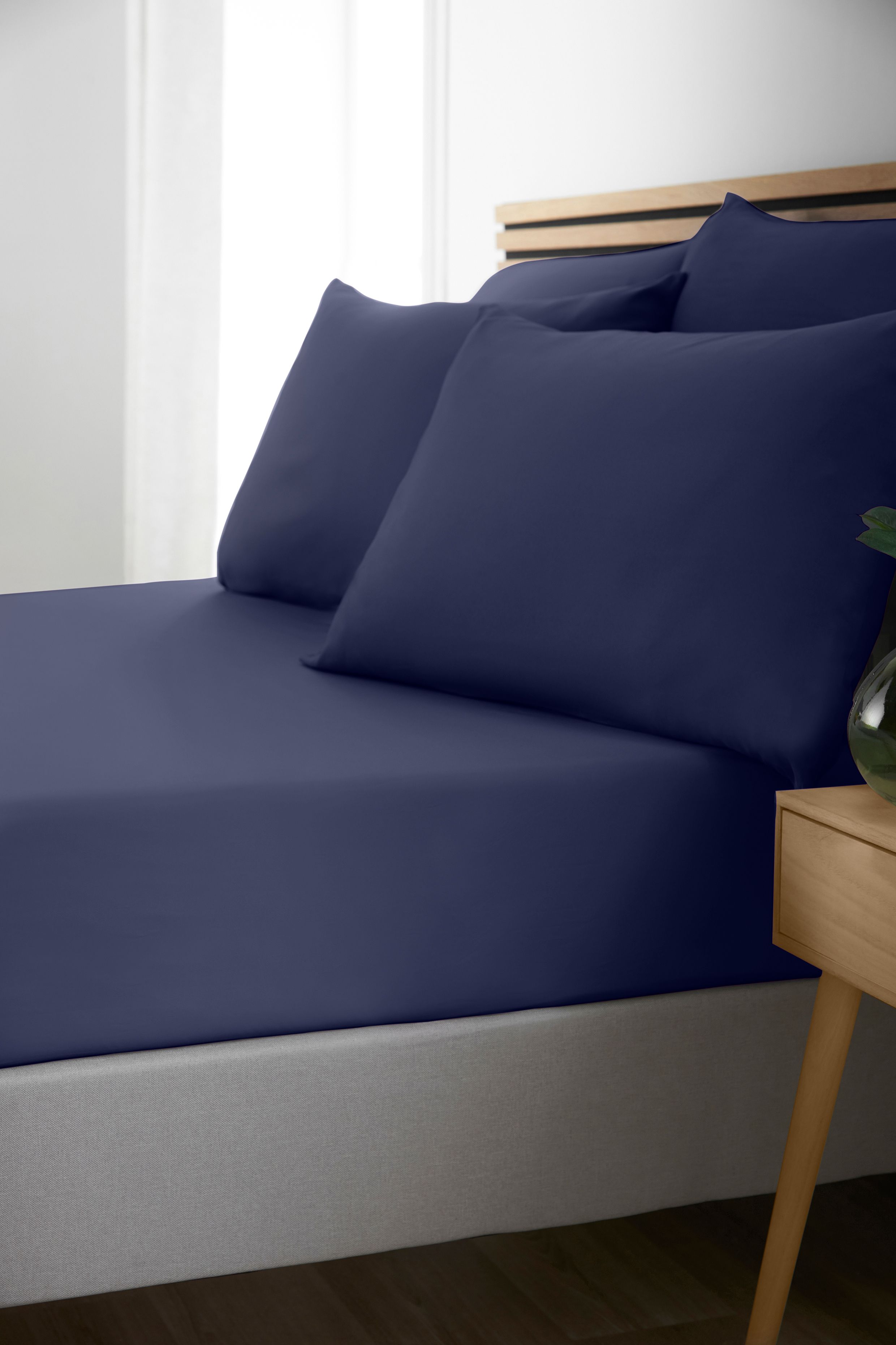 Catherine Lansfield So Soft Non Iron Fitted Sheet in Navy