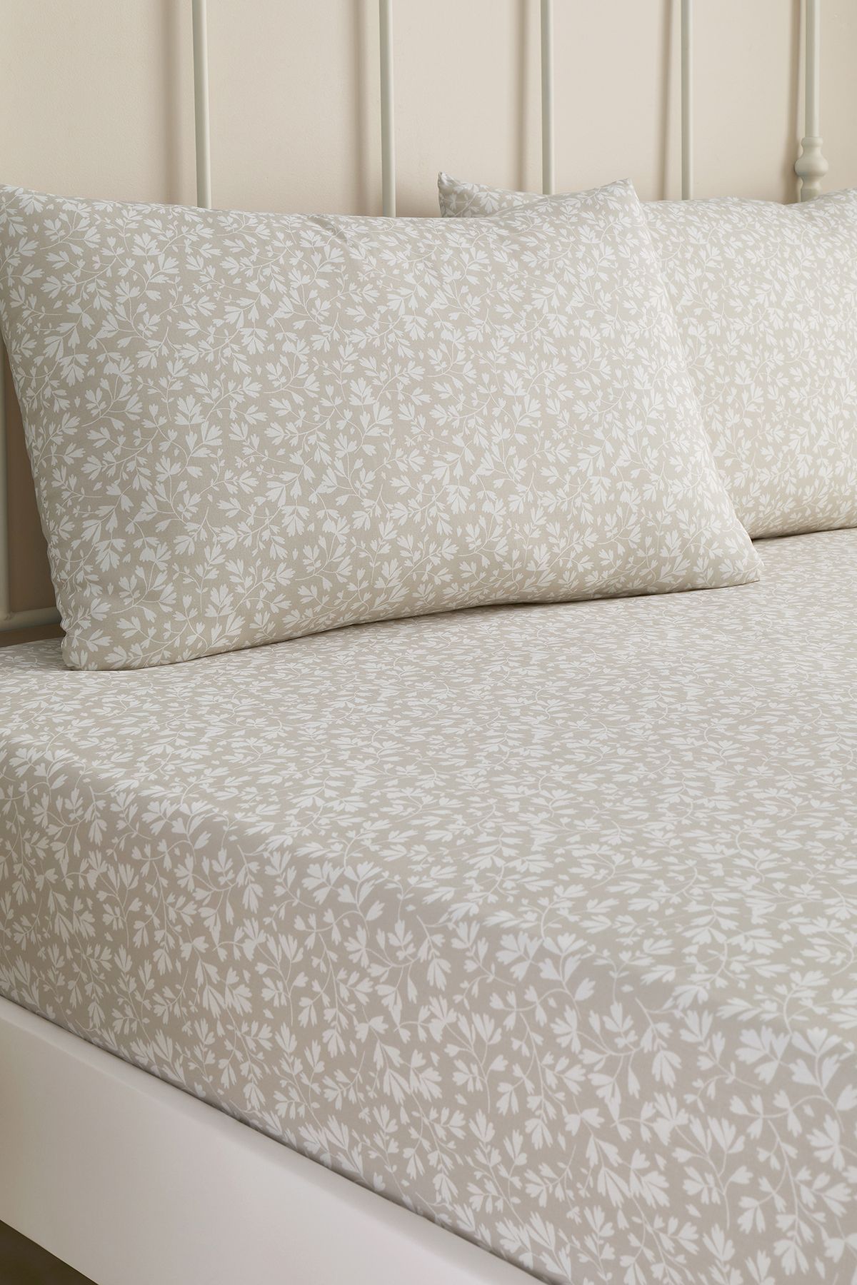 Dreams & Drapes 'Tess' Easy Care Ditsy Floral Leaf Print Fitted Sheet in Natural