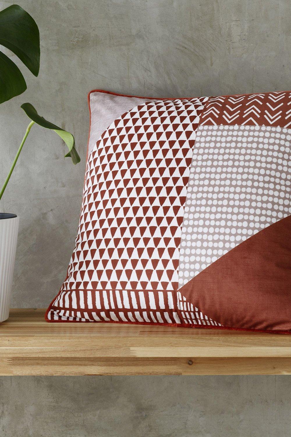 Larsson Geo Cushion