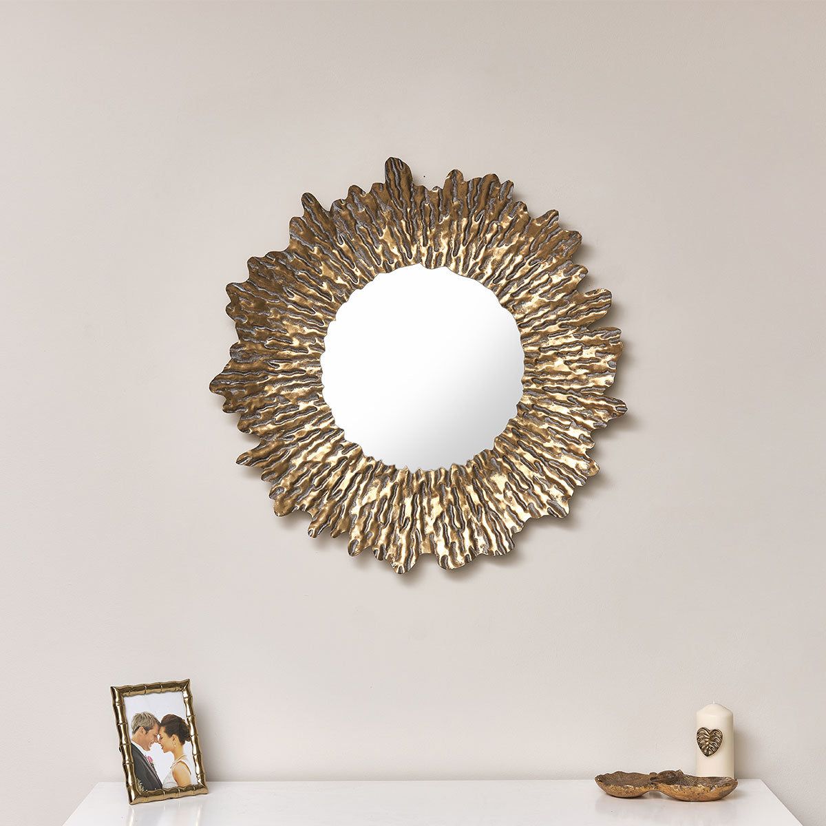 Melody Maison Large Antique Gold Round Sunburst Mirror - 74cm X 74cm in Metallic Gold