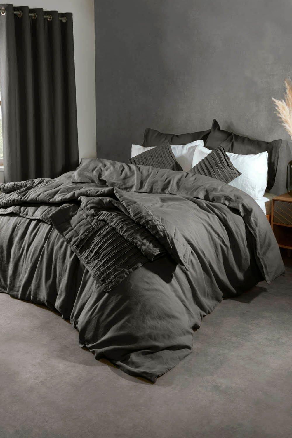 Lazy Linen 'Pure Washed Linen' Quilted Throw in Charcoal