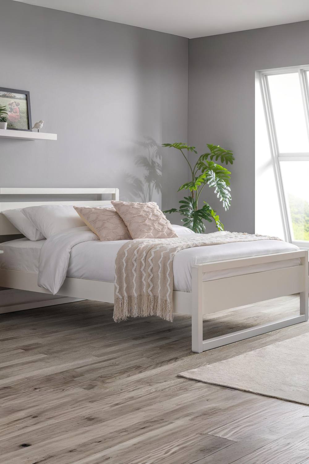 Julian Bowen Venice Bed in White