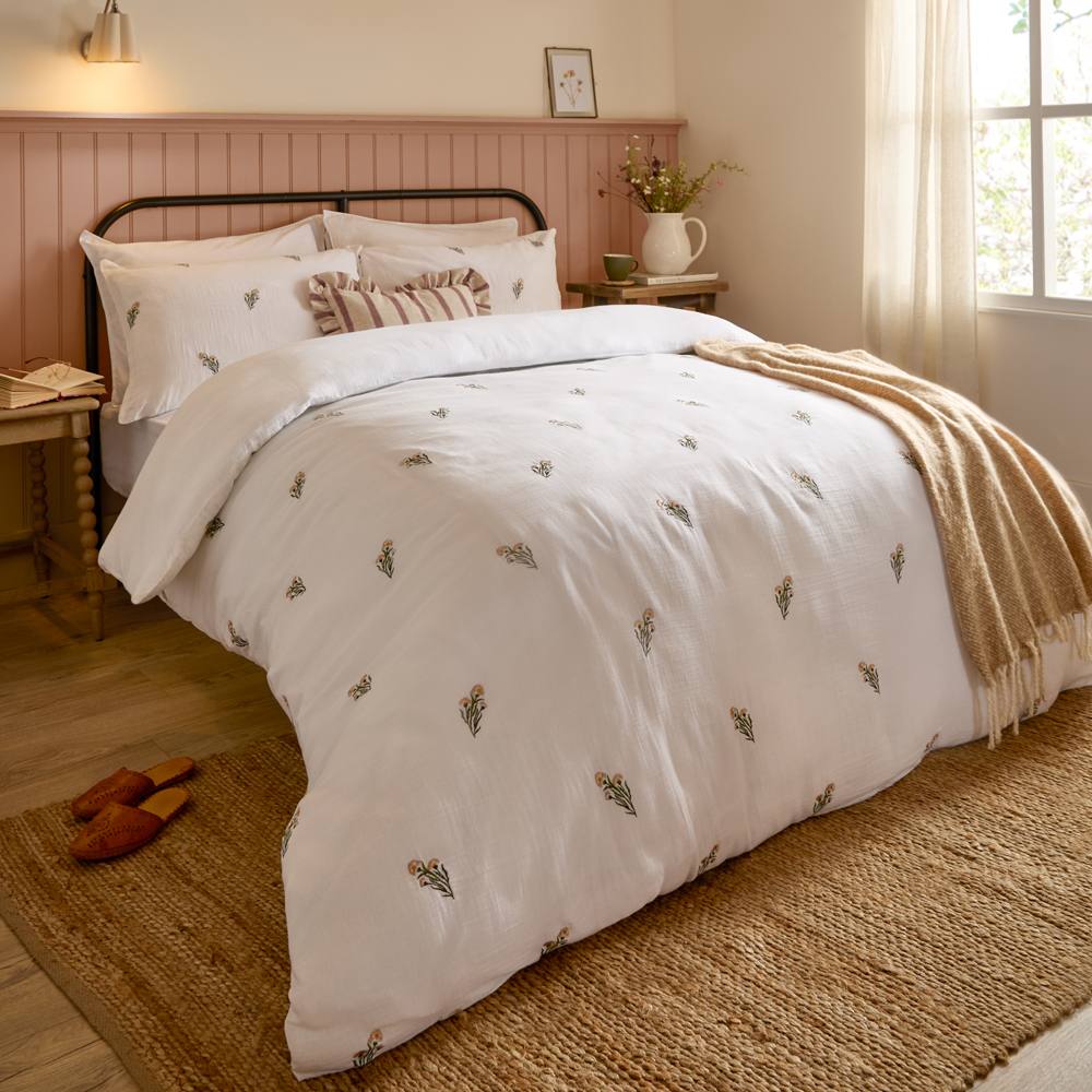 Wylder Josephine Embroidered 100% Cotton Muslin Duvet Cover Set in White