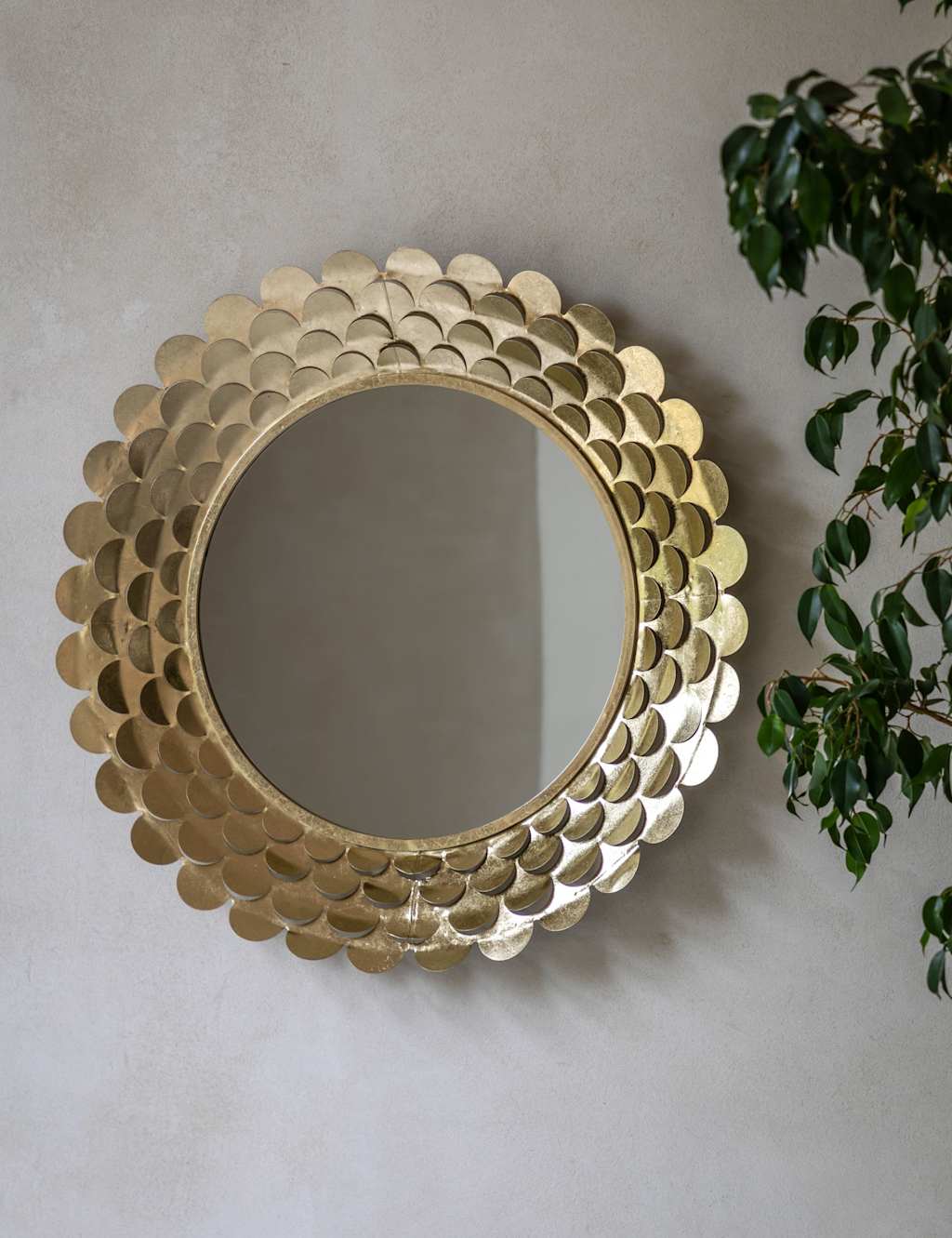 Gallery Home Windsor Metal Large Round Wall Mirror Gold
