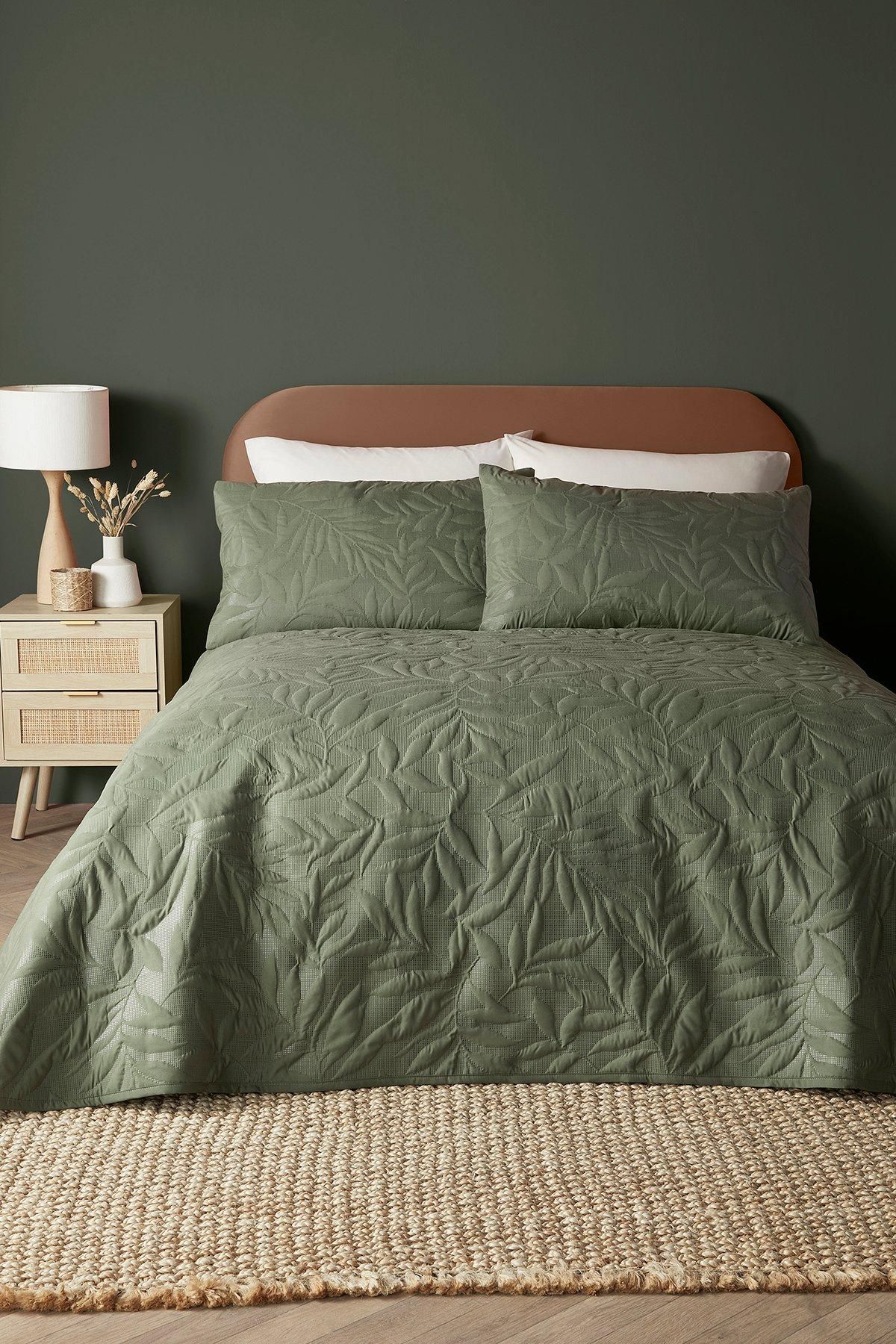 Serene 'Luana' Floral Pinsonic Microfibre Warm & Cosy Bedspread in Dark Green