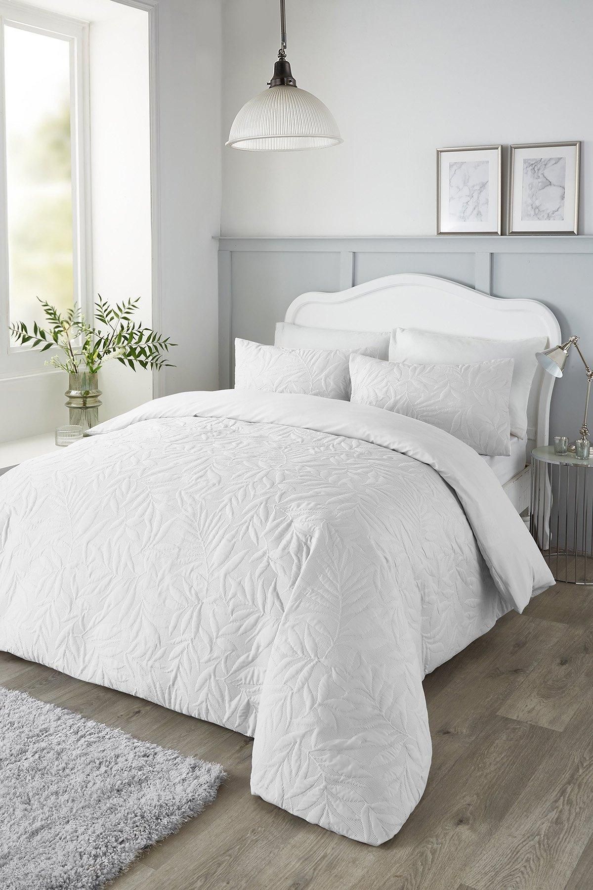 Serene 'Luana' Microfibre Pinsonic 3D Floral Design Duvet Cover Set in White