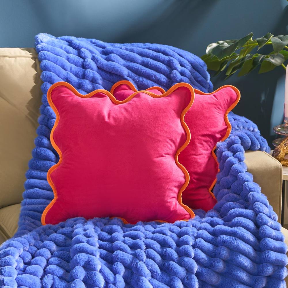 OHS 2 x Scallop Edge Matte Velvet Cushion Covers Home Décor in Bright Pink