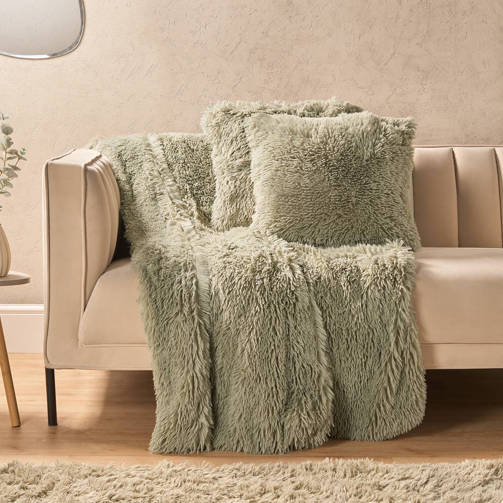 OHS Fluffy Fleece Throw Blanket in Green