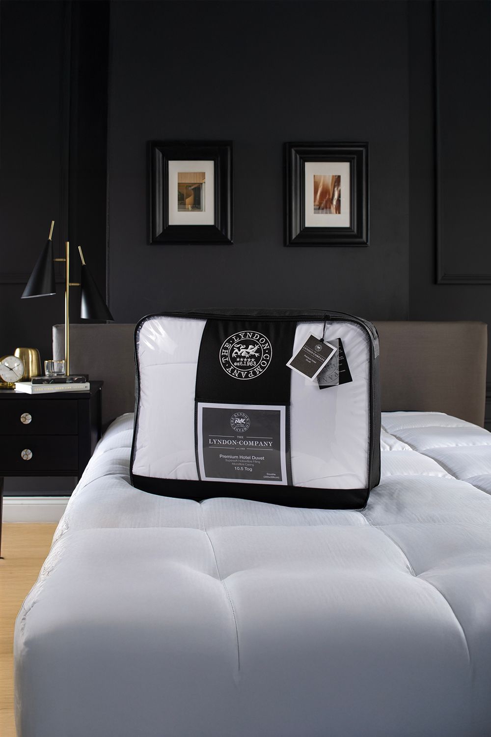 The Lyndon Company Hotel Premium Microfibre Satin Stripe Case 4.5 Tog Summer Weight Duvet in White