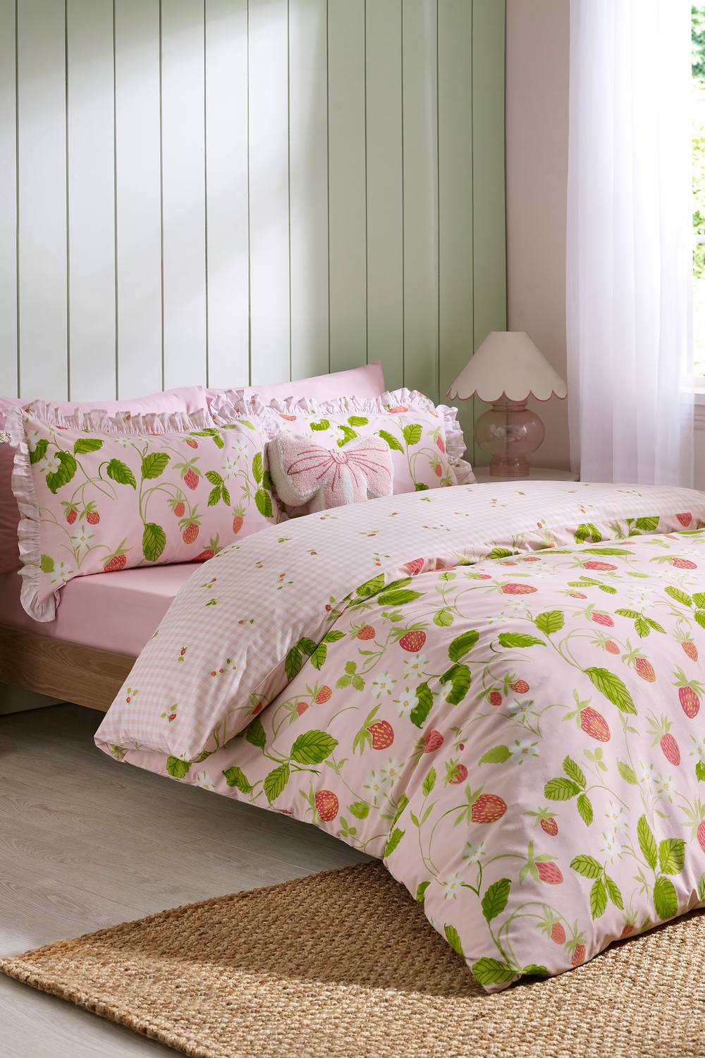 Catherine Lansfield 'Strawberry Frills' Gingham Reversible Duvet Cover Set in Pink