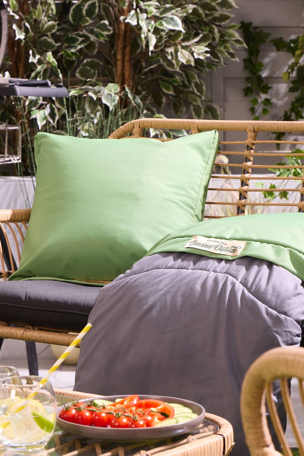 Slumberdown Unwind Outside Outdoor 2 in 1 Blanket Cushion in Light Green