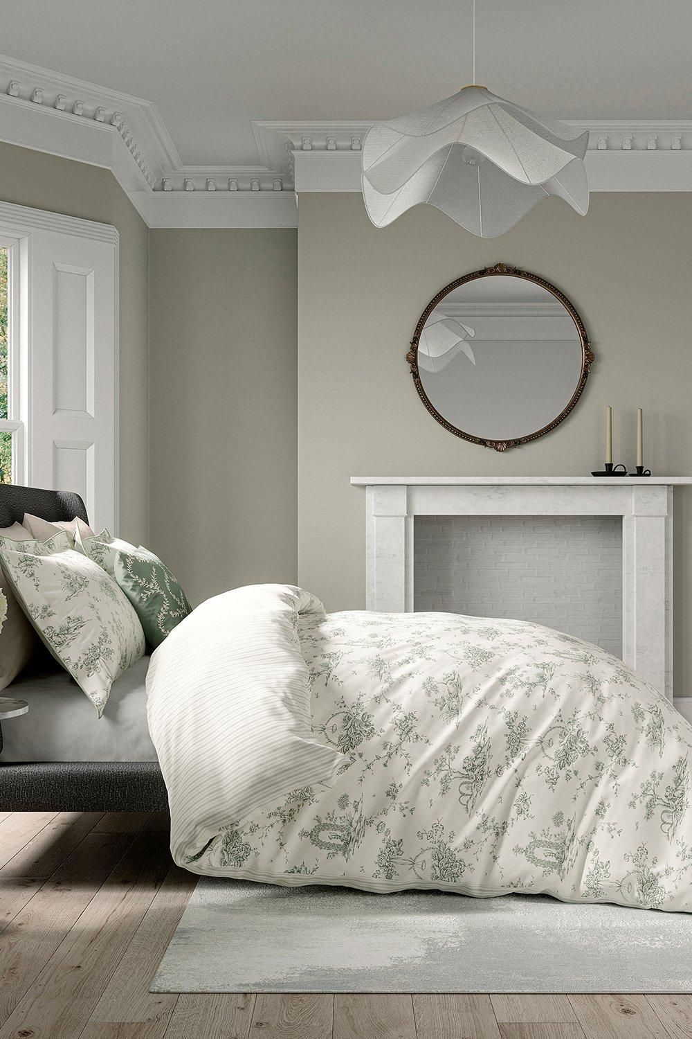 V & A 'Garden Of Love' Cotton Duvet Cover Set in Green