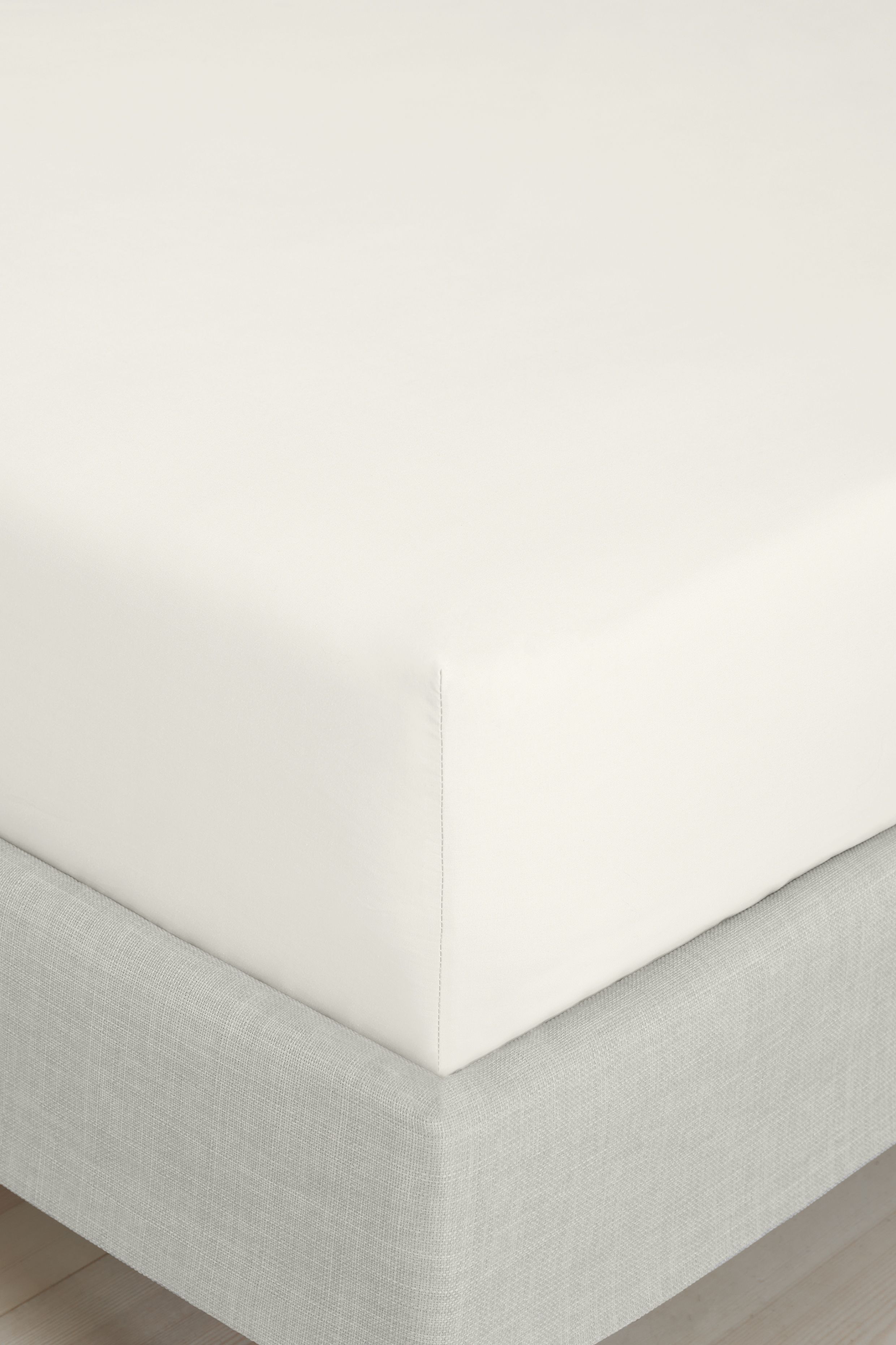 Bianca 200 Thread Count Cotton Percale 32cm Depth Sheet in Cream | Size: Super King Fitted