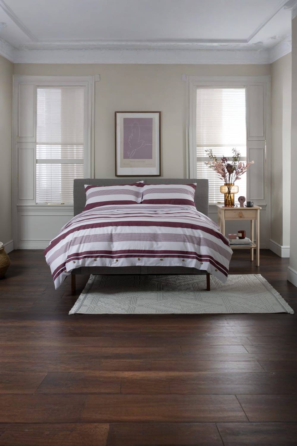 The Lyndon Company Next Level 100% Duvet Cover Set with Cuff Detailing in Burgundy
