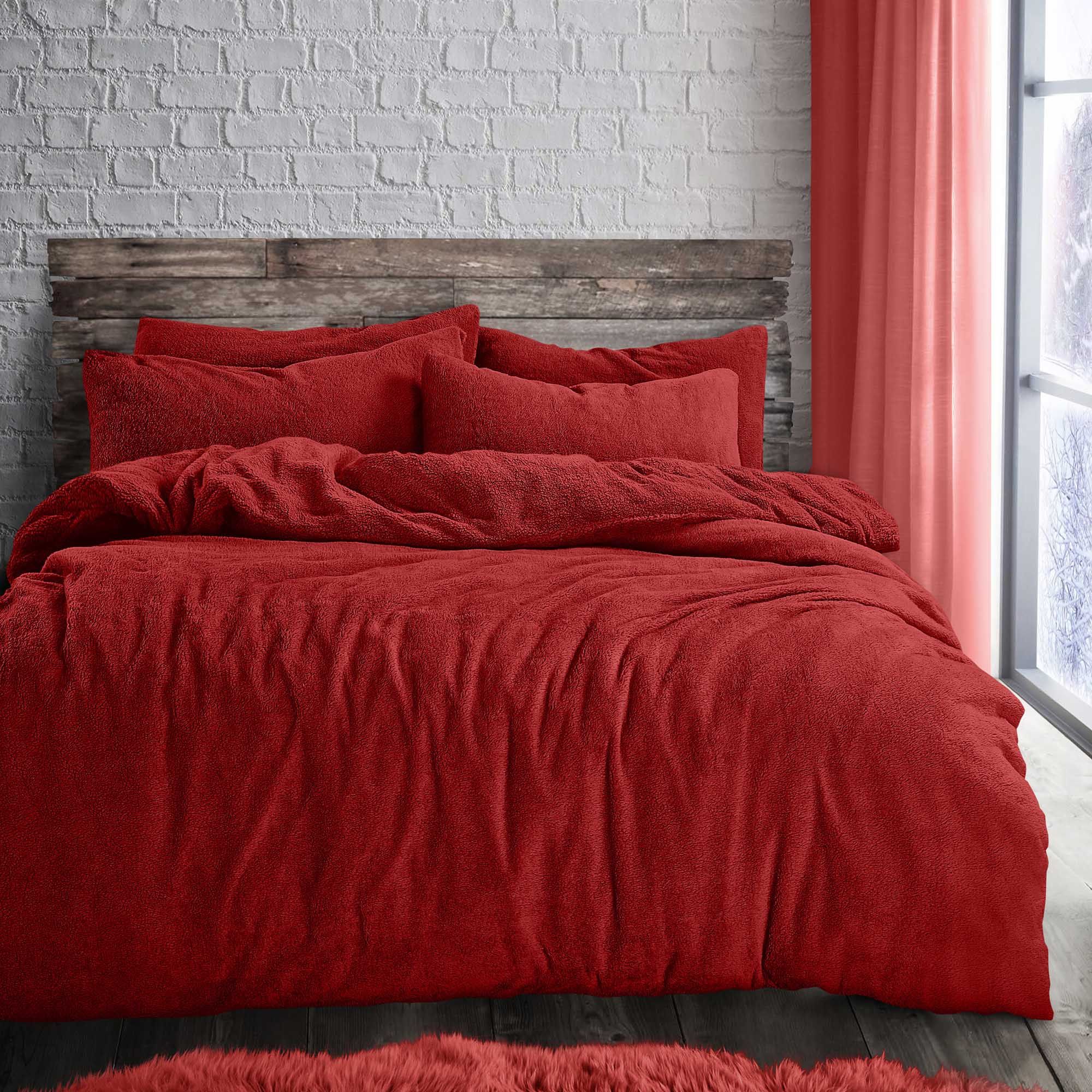 Velosso Plain Teddy Warm & Cosy Duvet Cover & Pillowcase Set in Red