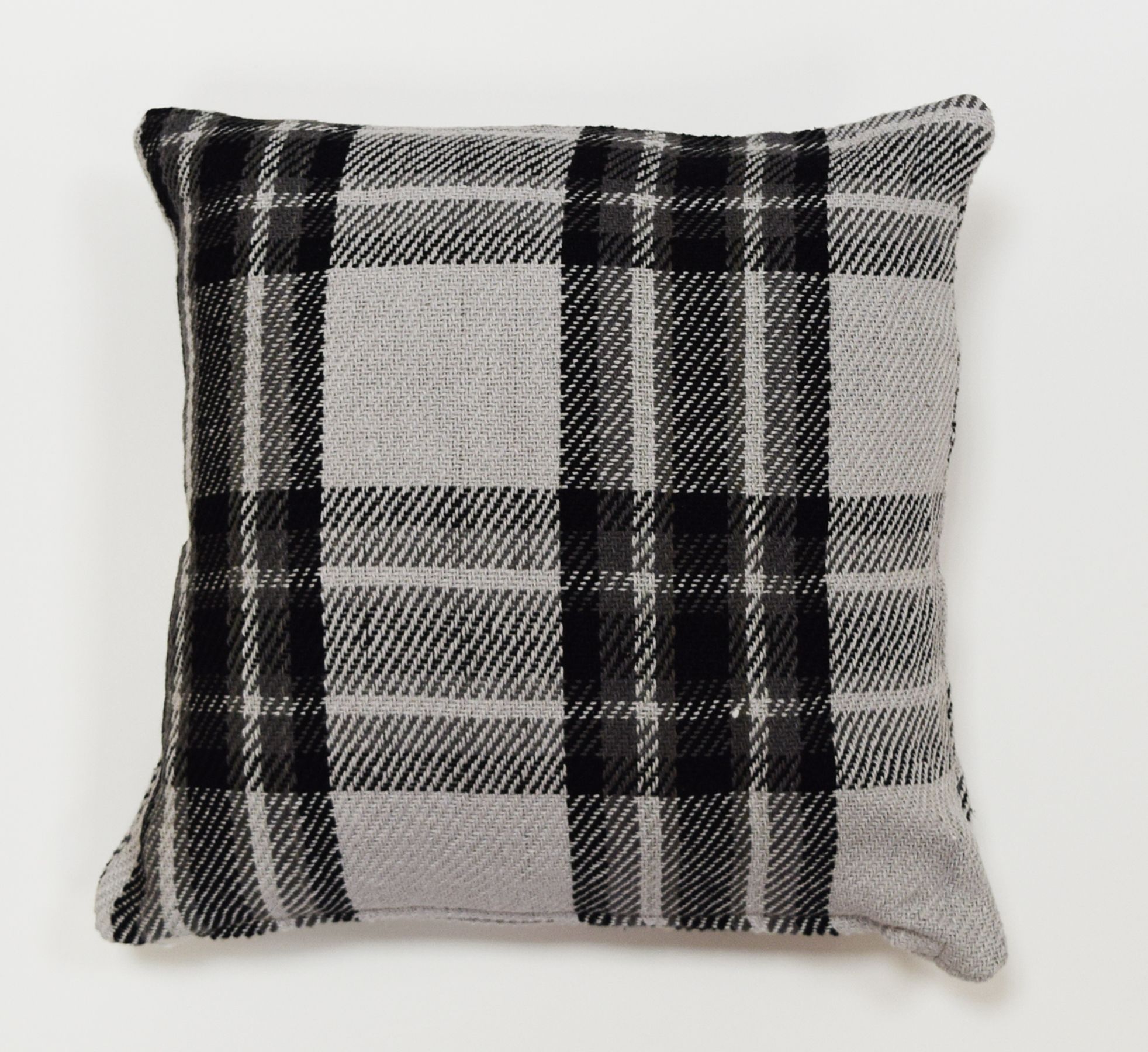Rapport Home Highland Check Cushion Cover (43x43 cm) in Black