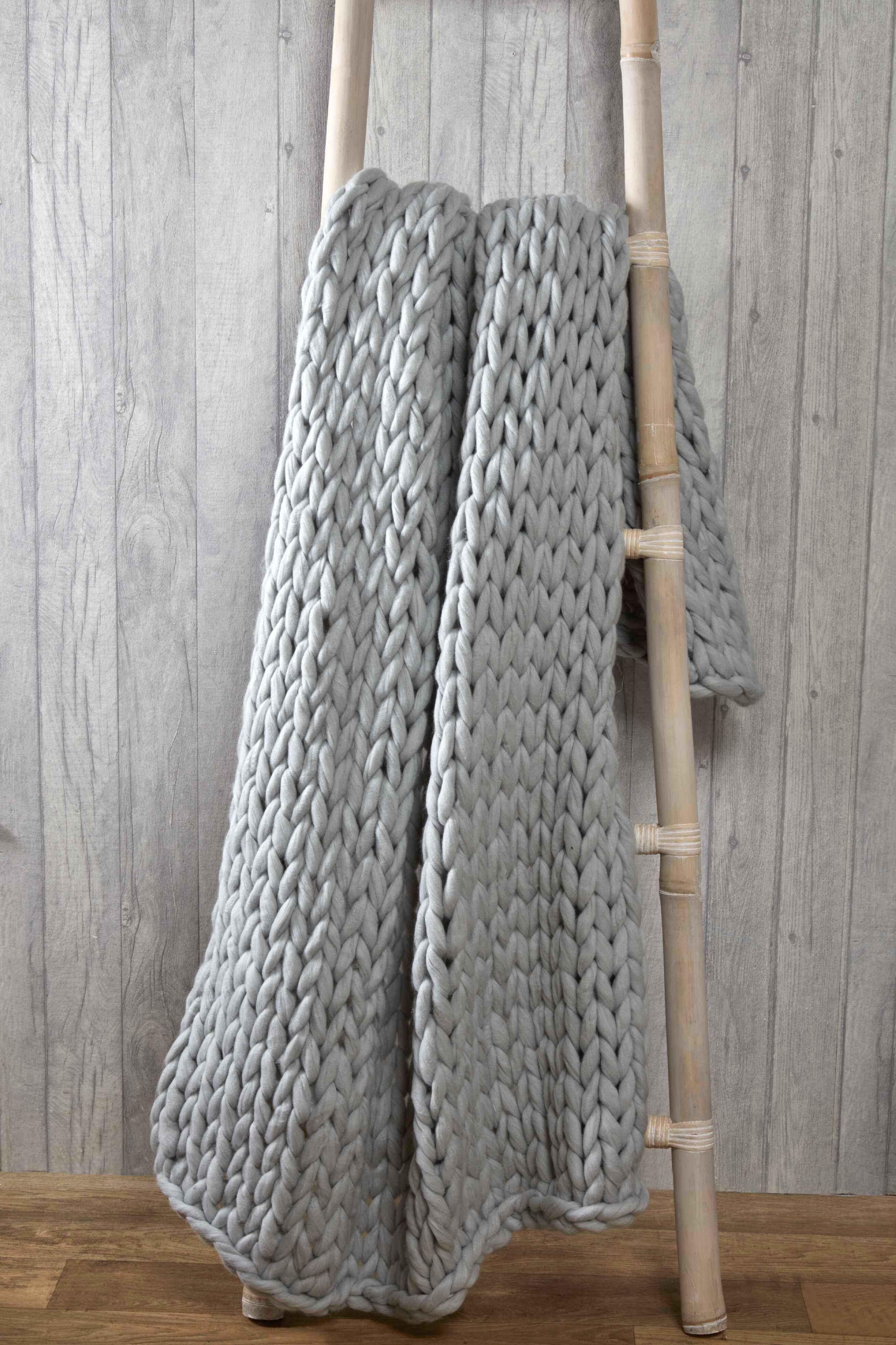 Rapport Home Cable Knit Polyester Throw (120x150 cm) in Grey