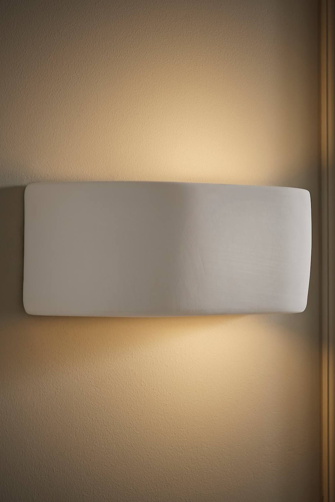 ValueLights Planter Paint Me White Indoor Wall Light