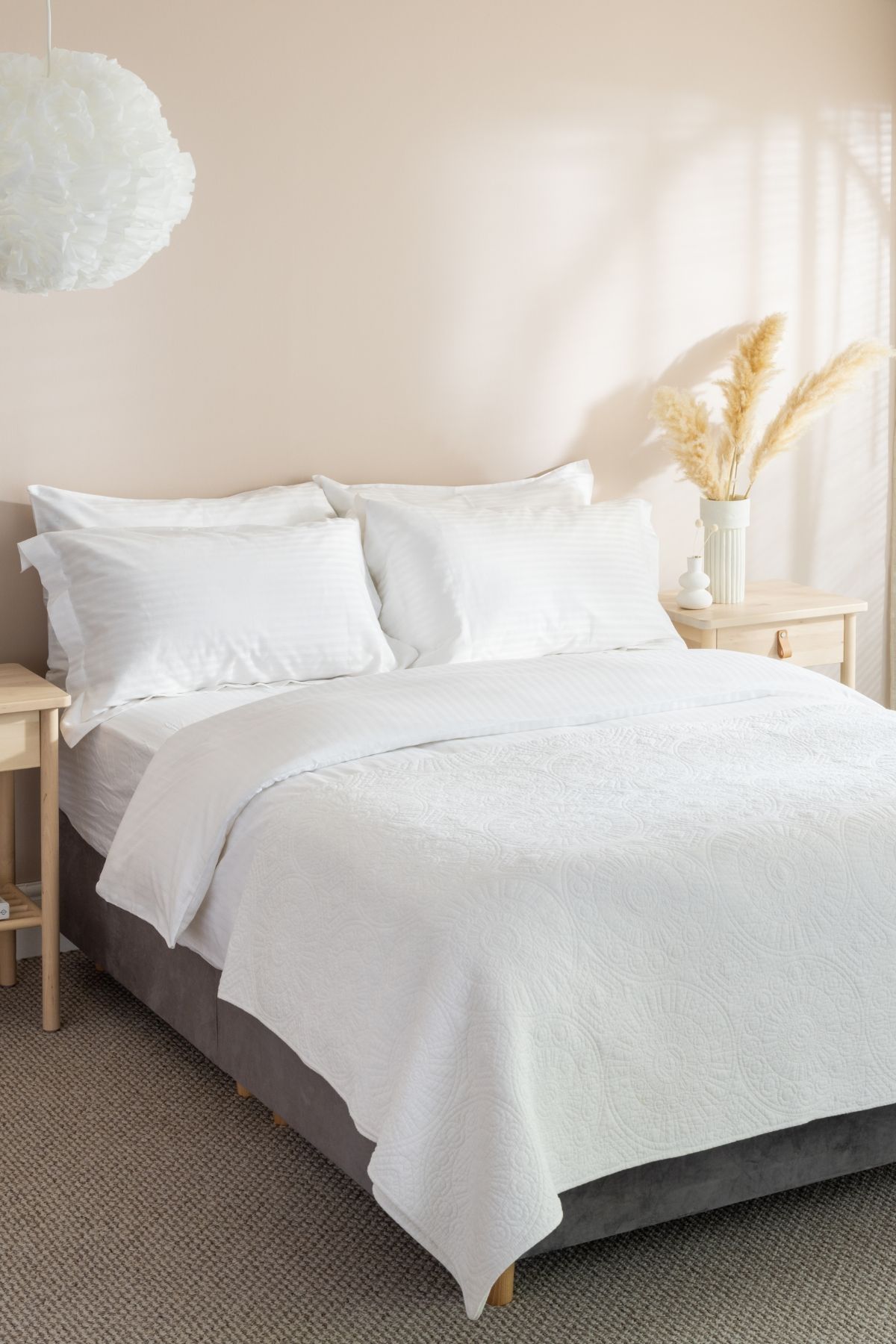 Soak&Sleep Quilted Cotton Bedspread in White
