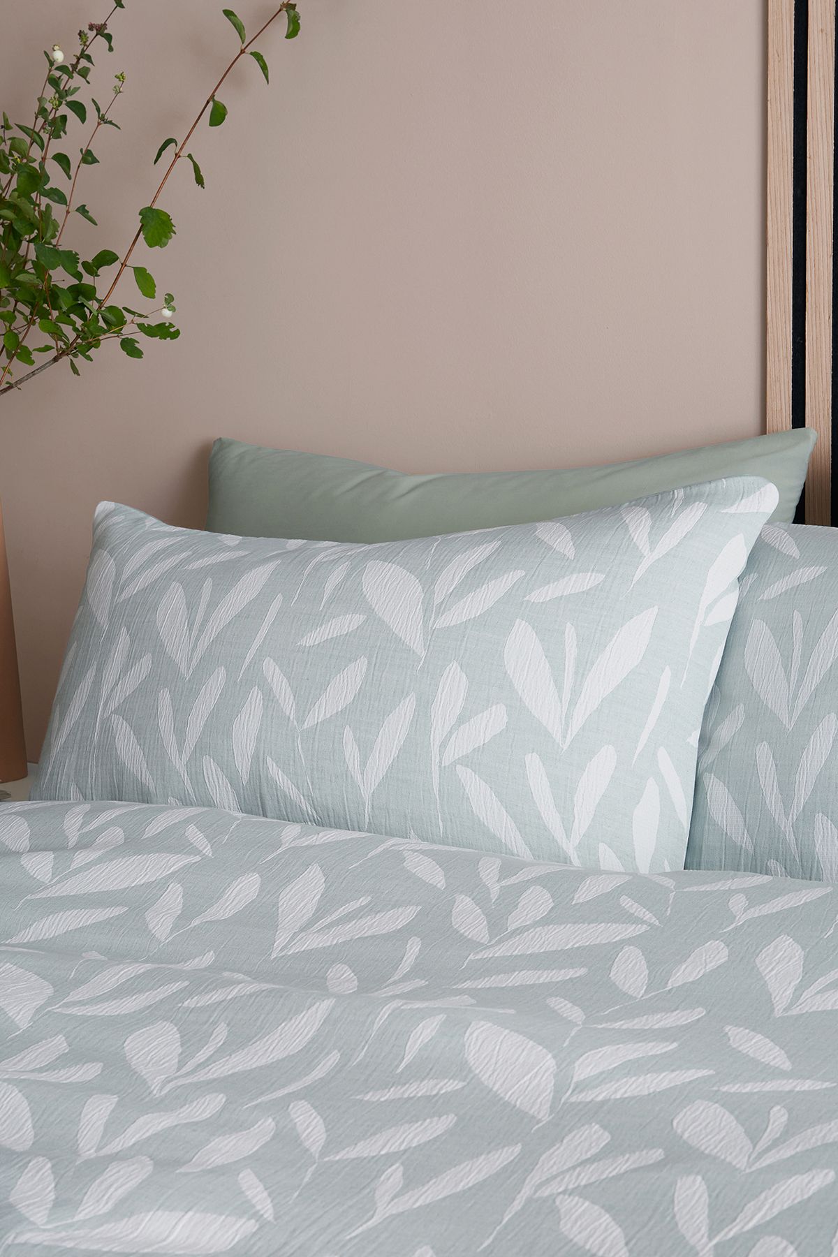 Appletree 'Emile' Jacquard Leaf Pattern Print Duvet Cover Set in Green 2