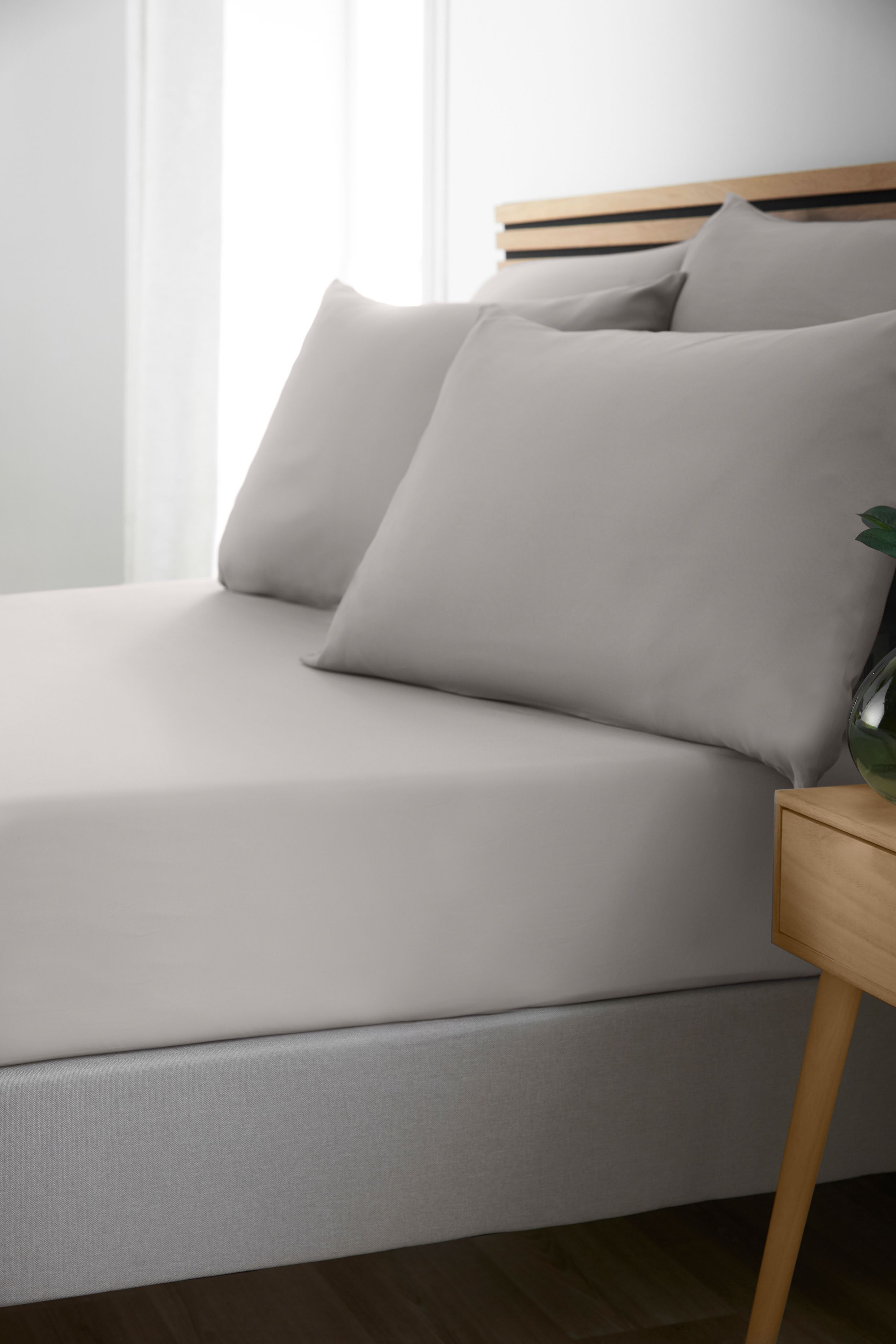 Catherine Lansfield So Soft Non Iron Fitted Sheet in Grey