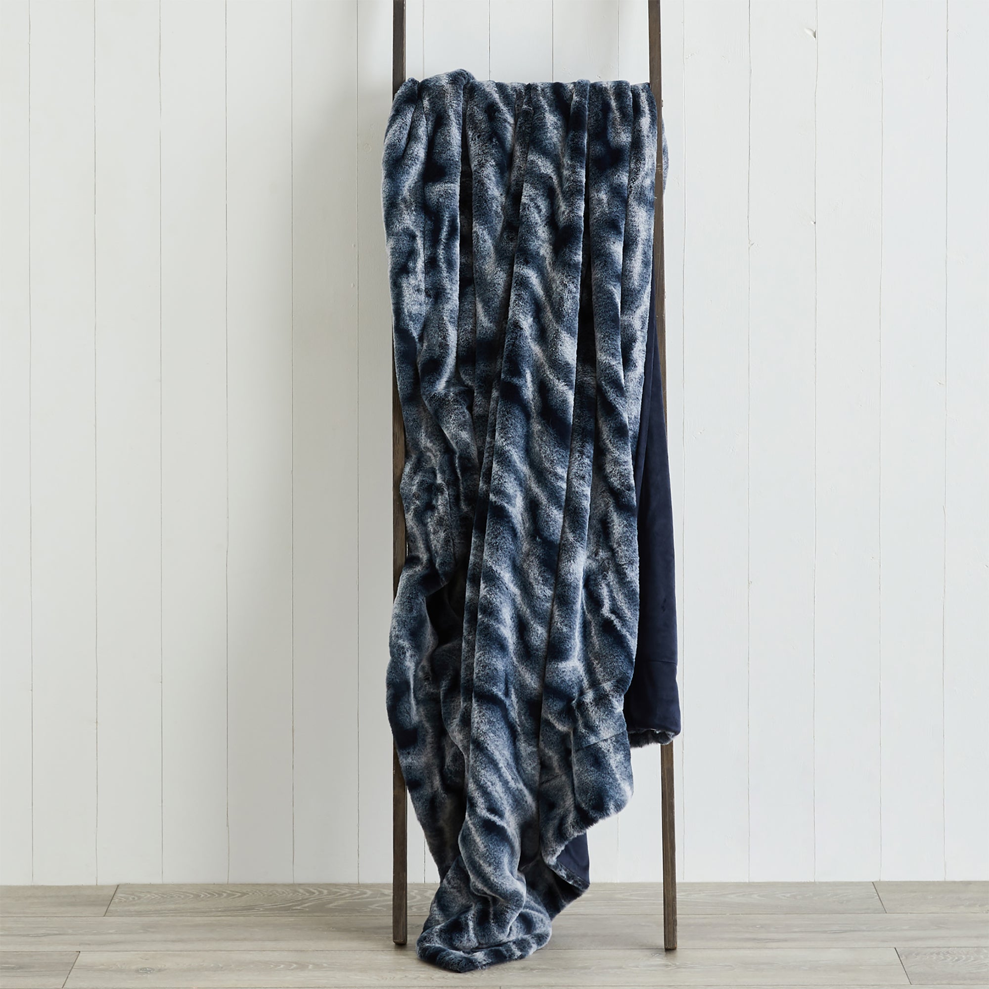 Marble Plush Faux Fur 130cm x 180cm Throw Navy