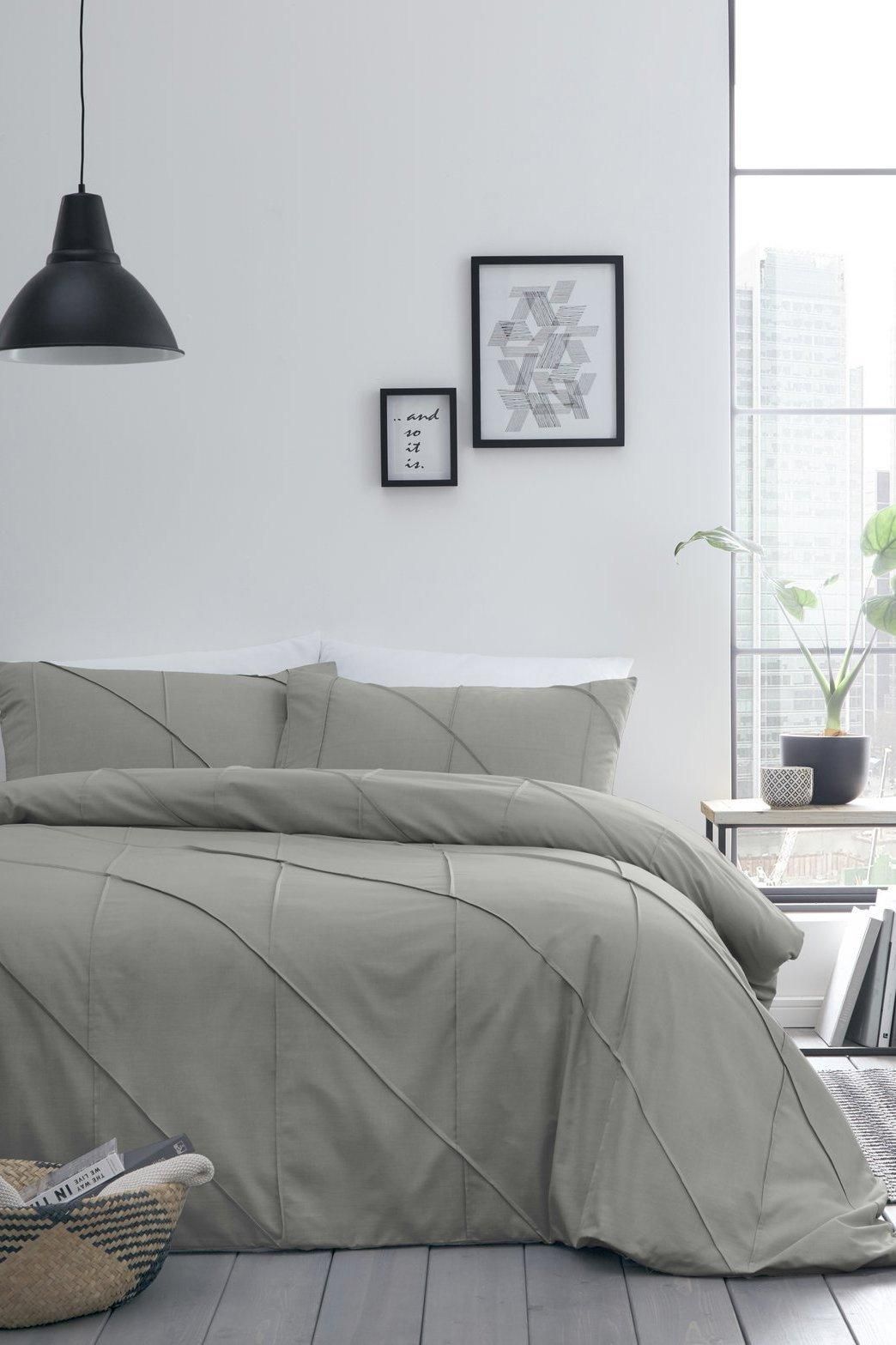 Serene 'Dart' Boutique Duvet Cover Set in Grey