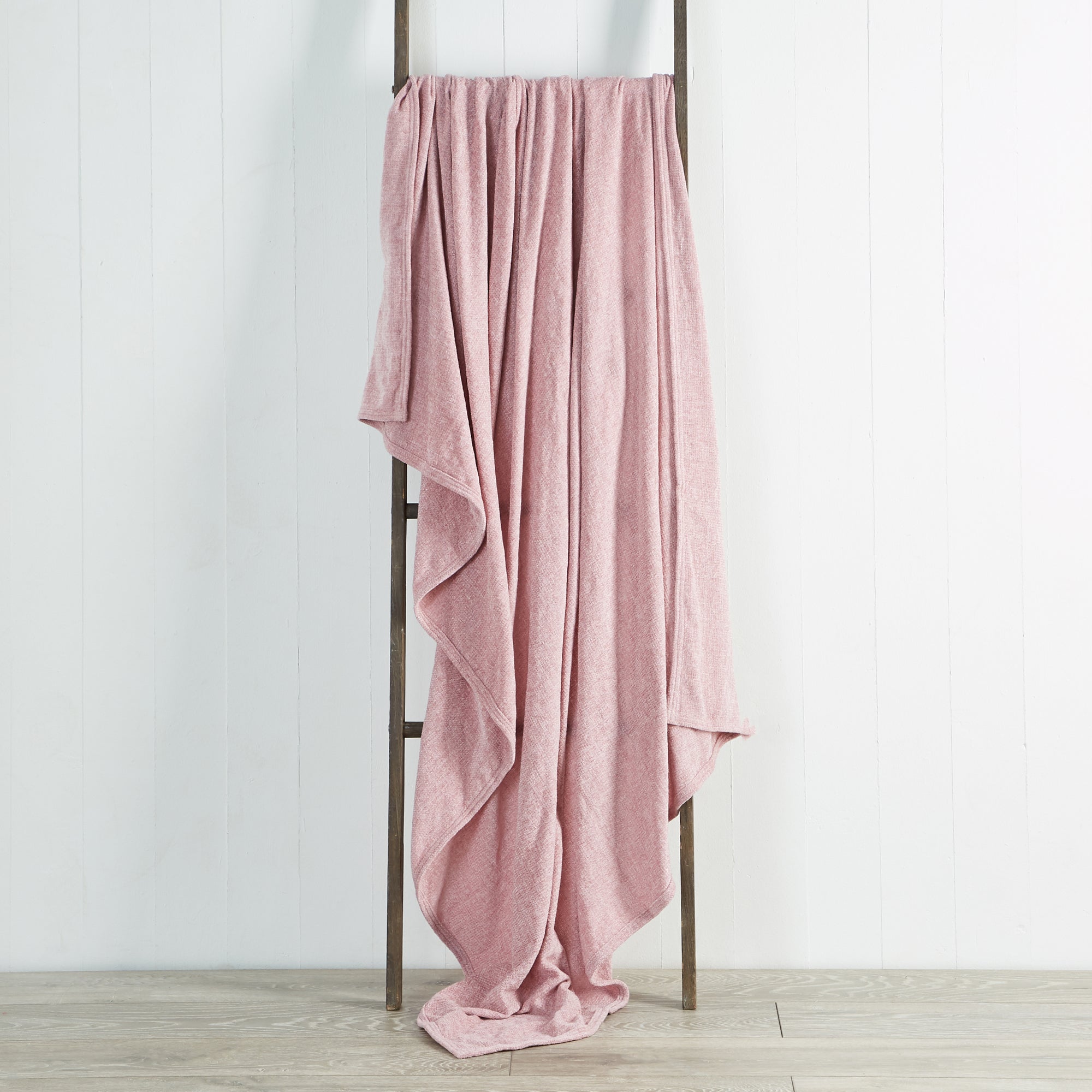 Chenille Blush Throw Pink