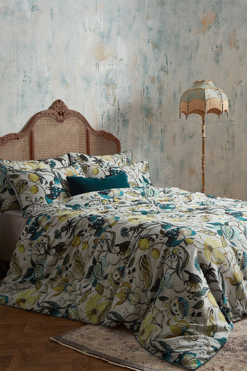 Edinburgh Weavers Morton 200 Thread Count Floral Premium Cotton Sateen Piped Duvet Cover Set in Teal