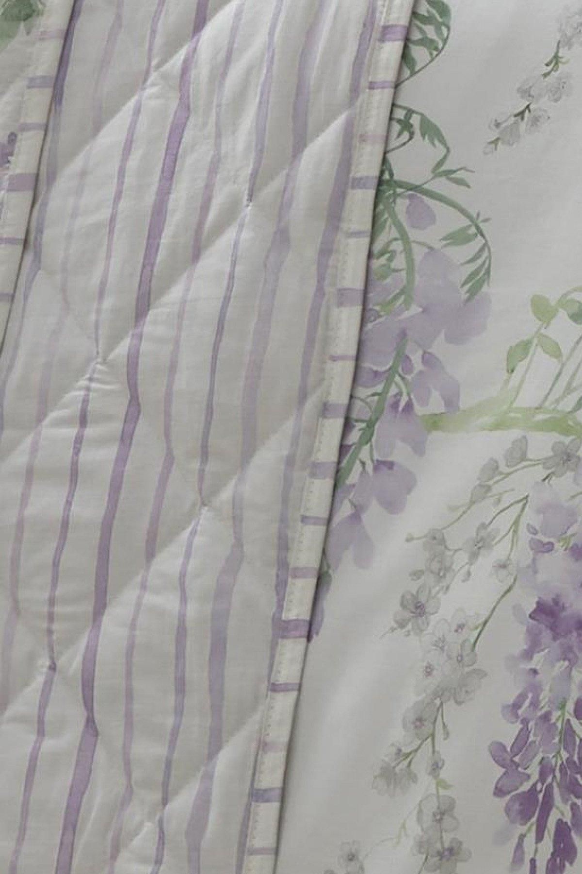 Dreams & Drapes 'Wisteria' Reversible Floral Bedspread in Lilac 3